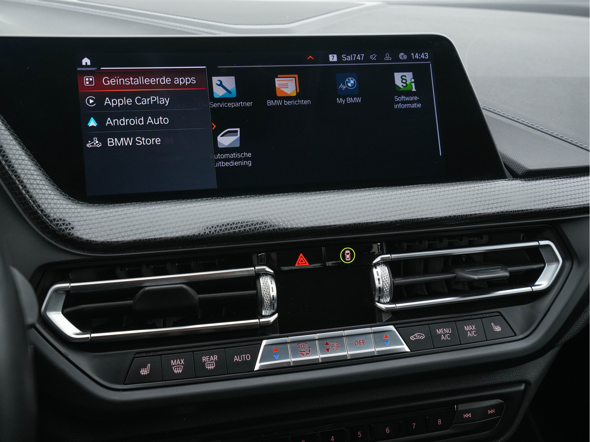 BMW 1-serie 118i High Executive Edition Sport-Line (INCL-BTW) *LEATHER | DIGI-COCKPIT | HARMAN/KARDON-AUDIO | FULL-LED | KEYLESS | NAVI-FULLMAP | DAB | CAMERA | ECC | CARPLAY | PDC | AMBIENT-LIGHT | CRUISE | SPORT-SEATS | 17"ALU*