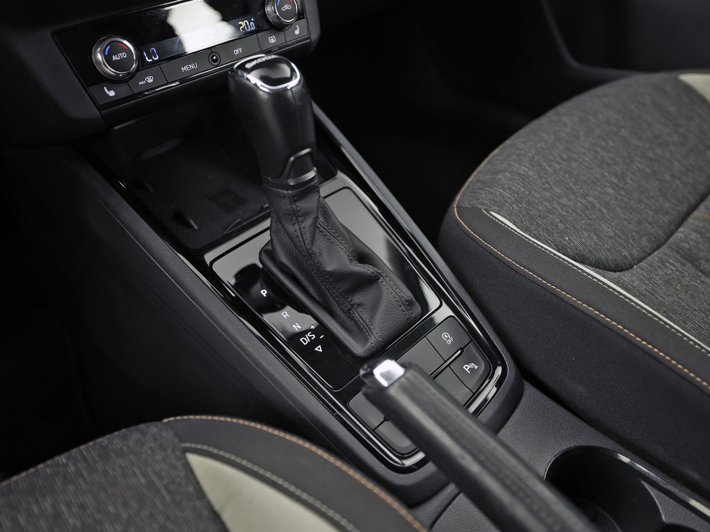 Škoda Scala 1.0 TSI Sport Automaat (GROOT NAVI, VIRTUAL COCKPIT, CLIMATE, APPLE CARPLAY, STOELVERWARMING, NIEUWE APK, NIEUWSTAAT)