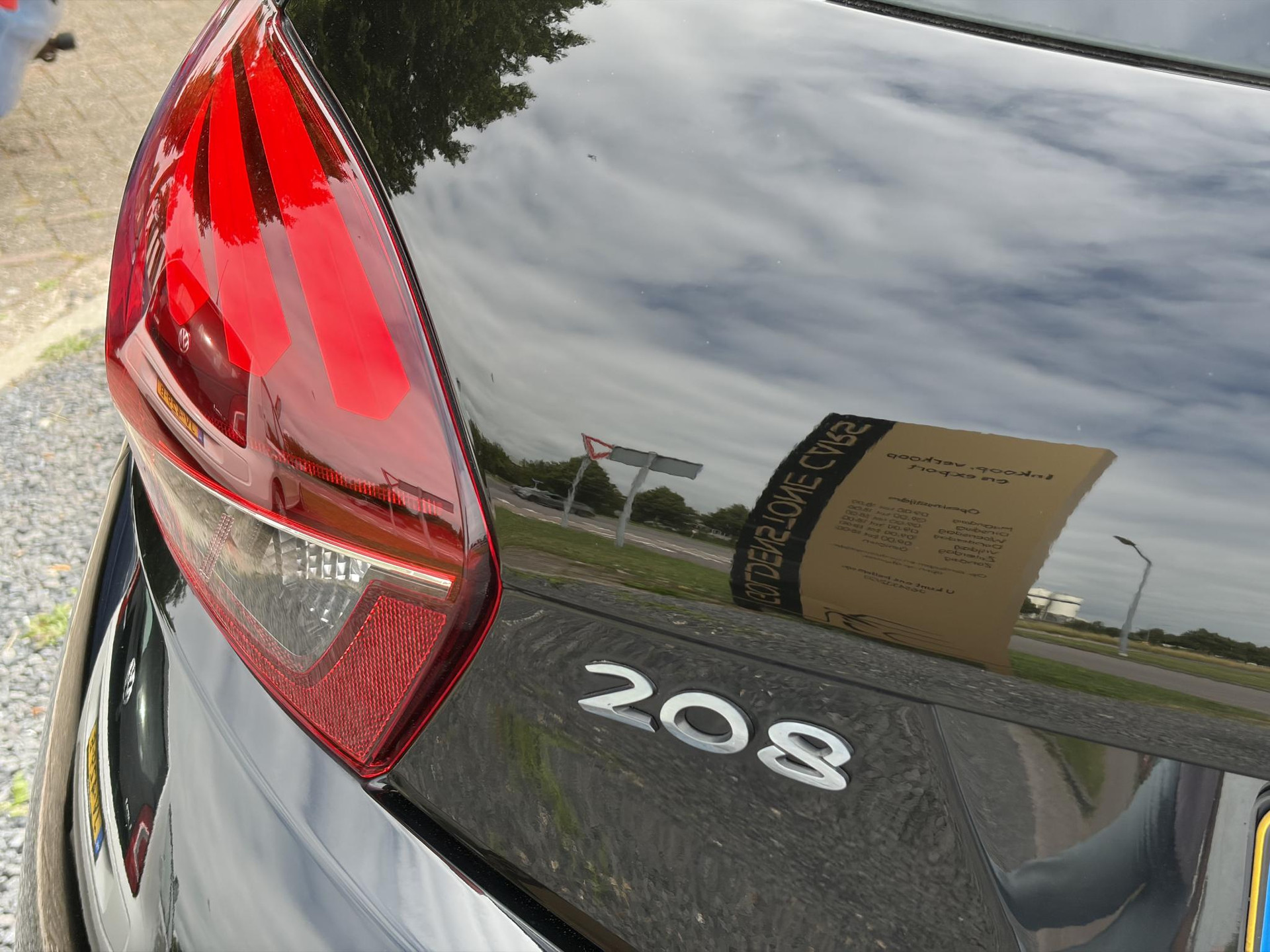 Peugeot 208 1.2 PureTech Allure D-riem vv in 2022,2e Eigenaar,110pk,Dealer Onderhouden,Pano,Carplay,Camera,Clima,Cruise,5 Deurs,Halfleder,Pdc,N.A.P,Lm velgen,Apk tot 05-2027