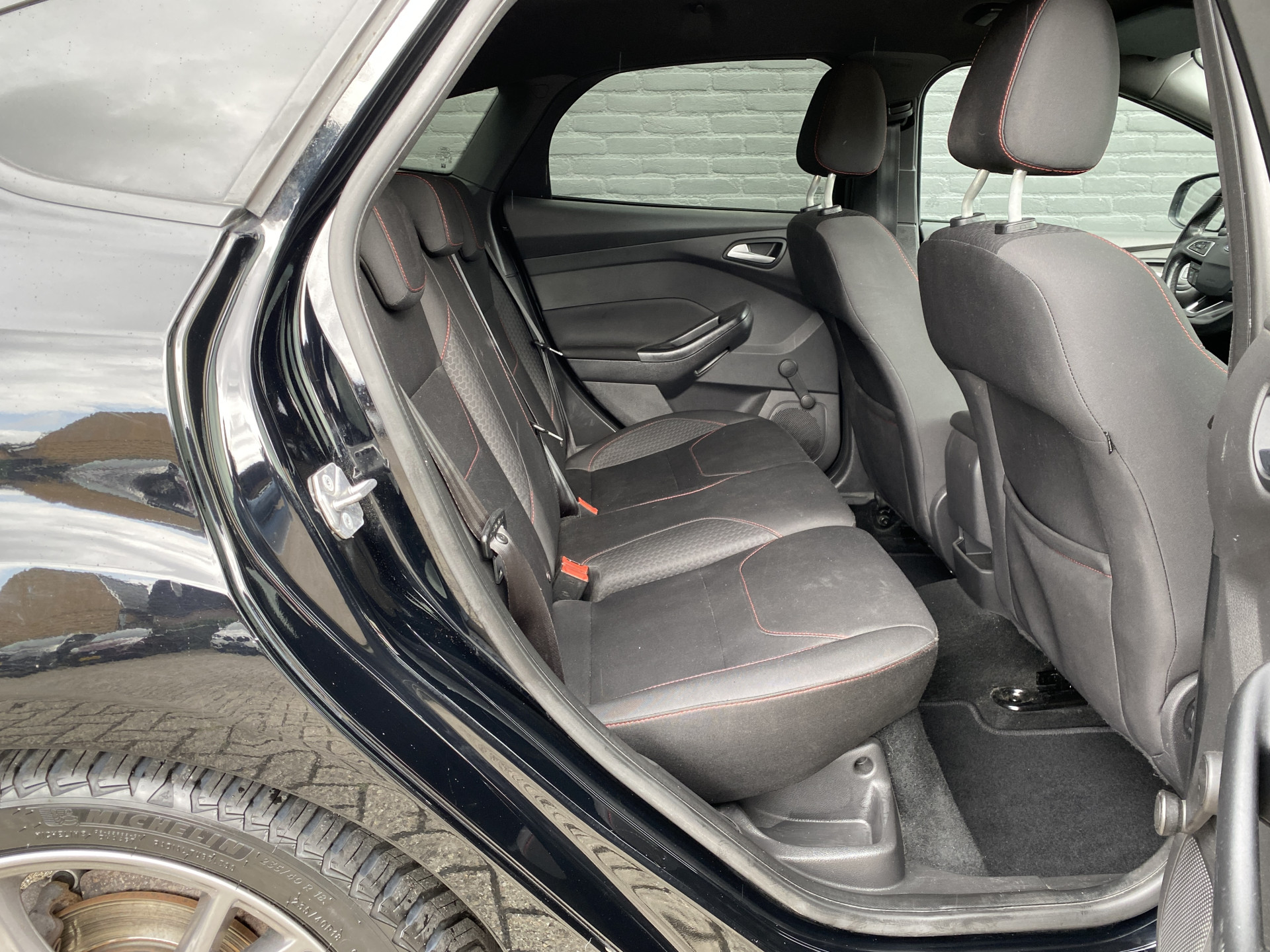 Ford Focus 1.5 ST-Line 150 pk | navigatie | cruise control | trekhaak | all season banden | carplay | parkeersensoren