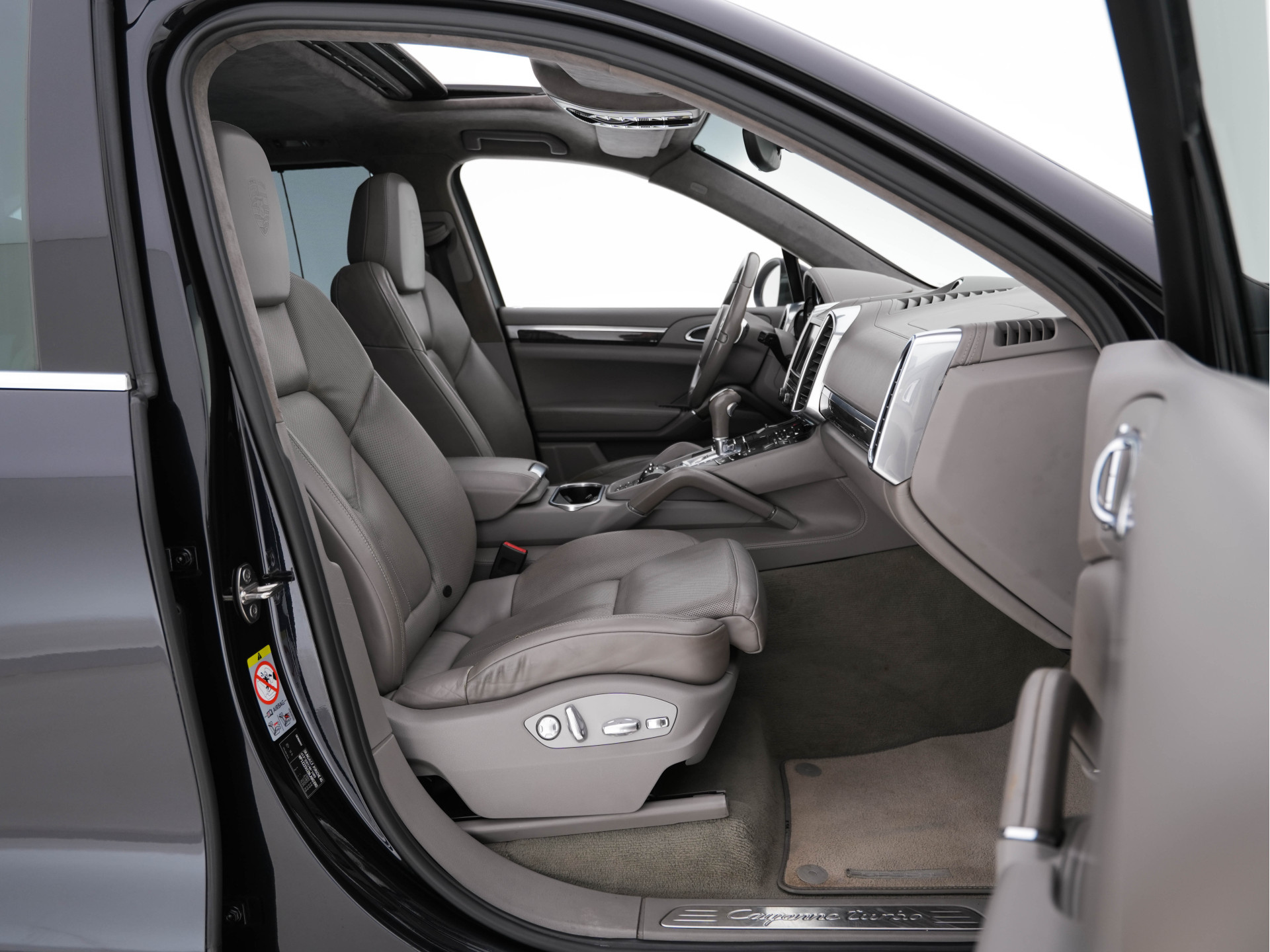 Porsche Cayenne 4.8 Turbo AWD Aut. *PANO | LEATHER | BURMESTER-SURROUND | BI-XENON | MEMORY-PACK | NAVI-FULLMAP | ADAPTIVE-CRUISE | AIR-SUSPENSION | CAMERA | SPORT-SEATS |  20''ALU*