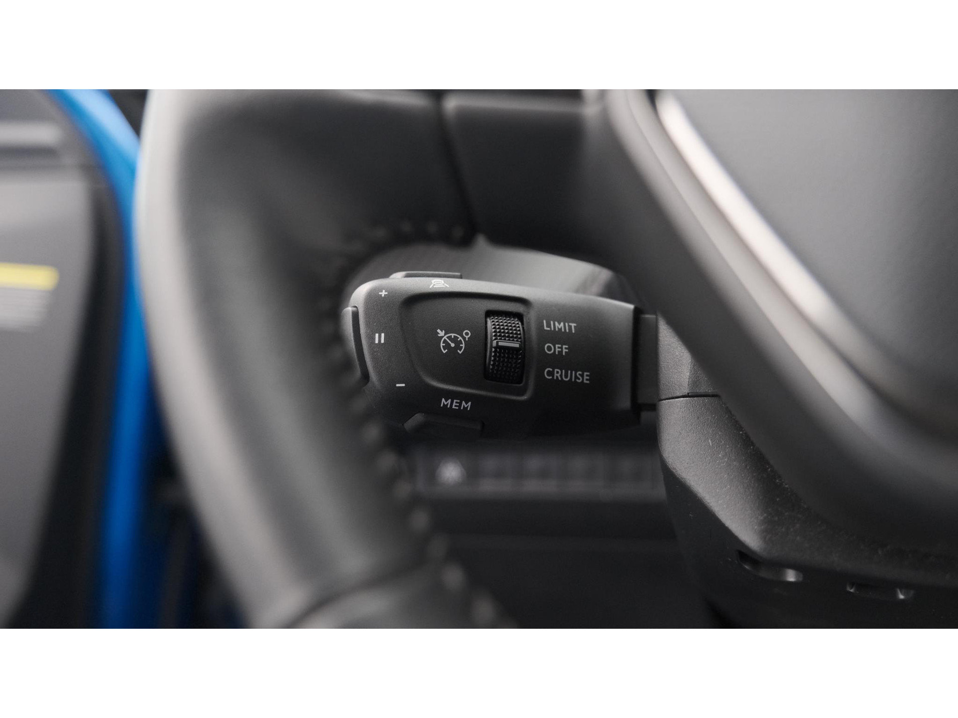 Peugeot 2008 PureTech 130 Allure | Trekhaak | Camera | Apple Carplay | Stoelverwarming | Parkeersensoren