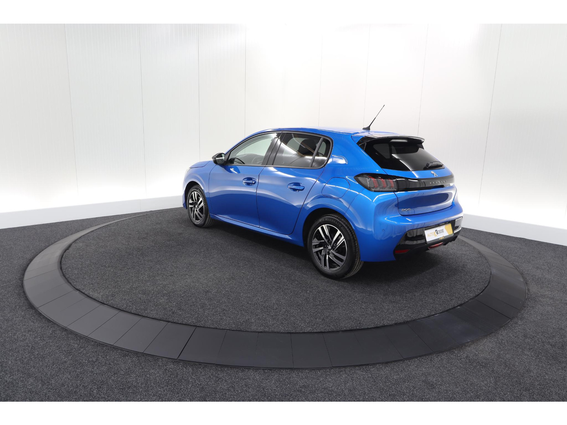 Peugeot 208 PureTech 100 Allure | Stoelverwarming | Adaptieve Cruise Control | Camera | Apple Carplay
