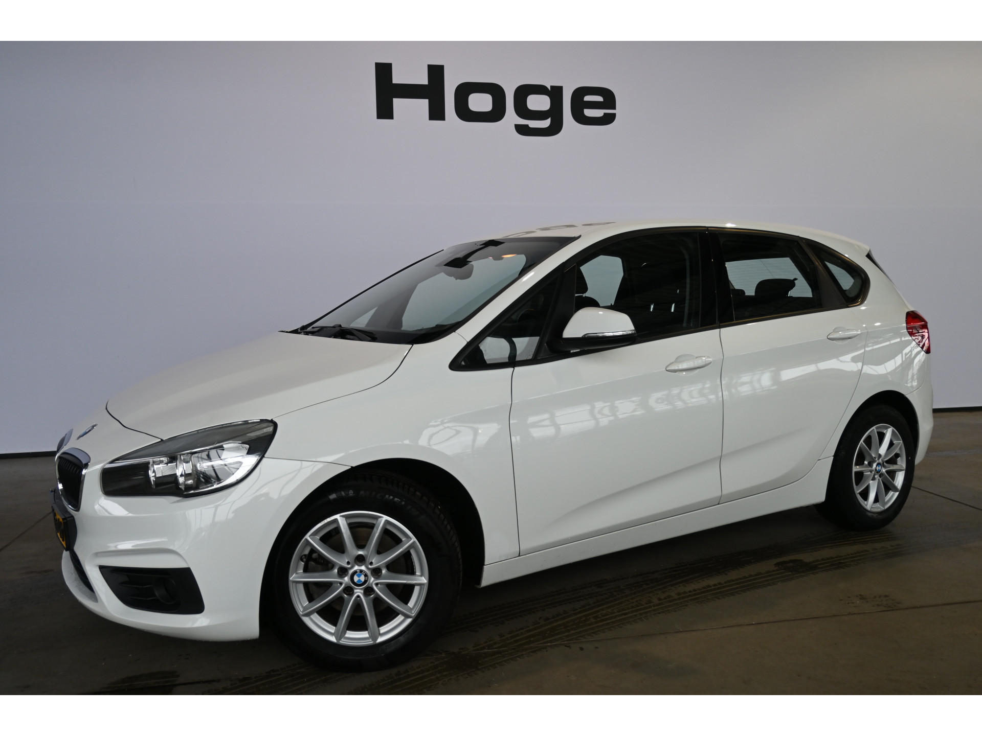 BMW 2-serie Active Tourer 218i Airco Trekhaak LED Lichtmetaal Rijklaarprijs Inruil Mogelijk!