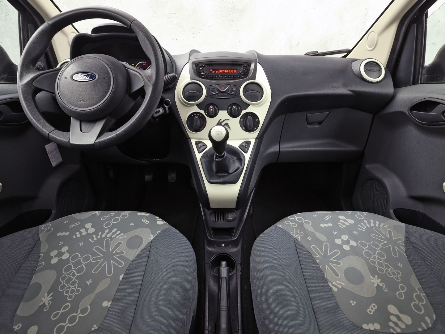 Ford Ka 1.2 Cool & Sound (AIRCO, ELEK RAMEN, SPORTSTOELEN, NIEUWE APK, NIEUWSTAAT)