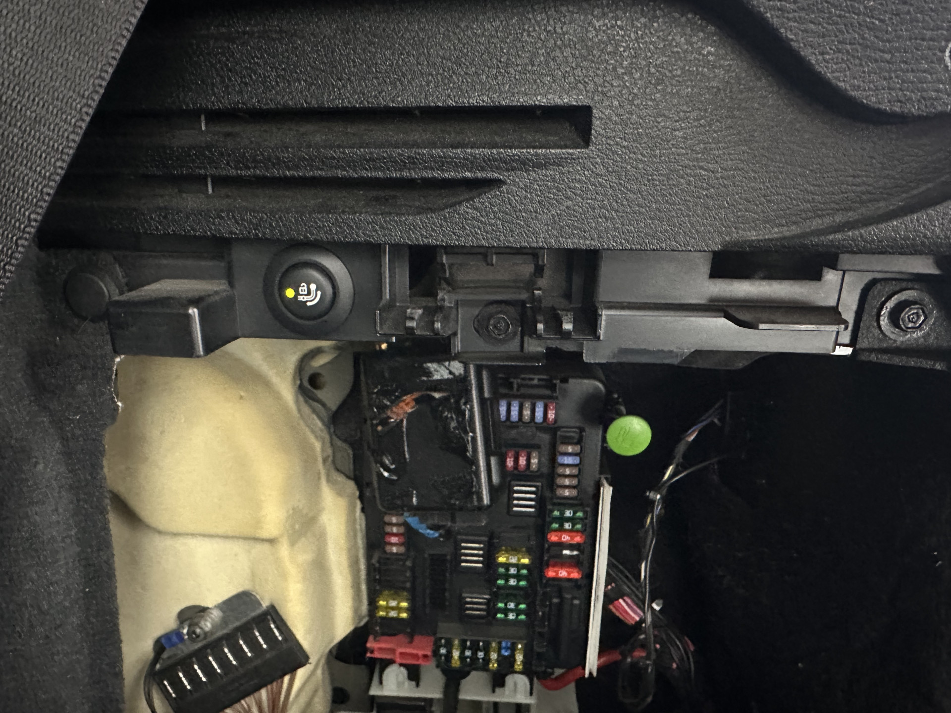 BMW X5 xDrive50i M-Sport High Executive [ 7-pers. ] Aut. *PANO | LUXURY-LEATHER | FULL-LED | HEAD-UP | MEMORY-PACK | DIGI-COCKPIT | KEYLESS | CAMERA | NAVI-FULLMAP | AMBIENT-LIGHT | HEATED-COMFORTSEATS | SHIFT-PADDLES | PRIVACY-GLASS | TOWBAR