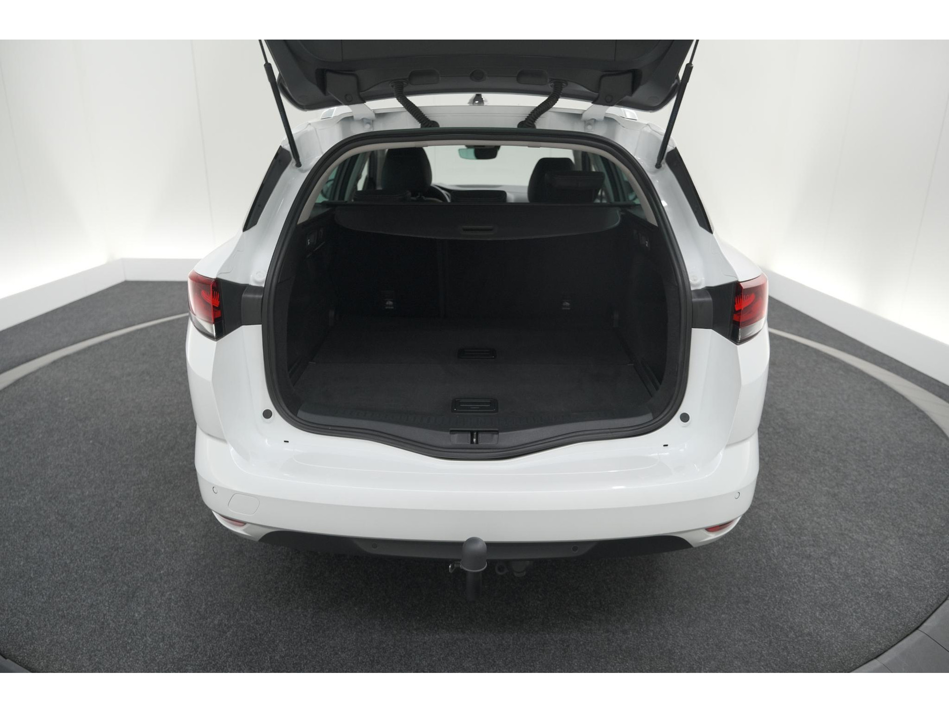 Renault Mégane Estate TCe 140 EDC Techno | Trekhaak | Camera | Navigatie | 9.3 Inch Groot Scherm