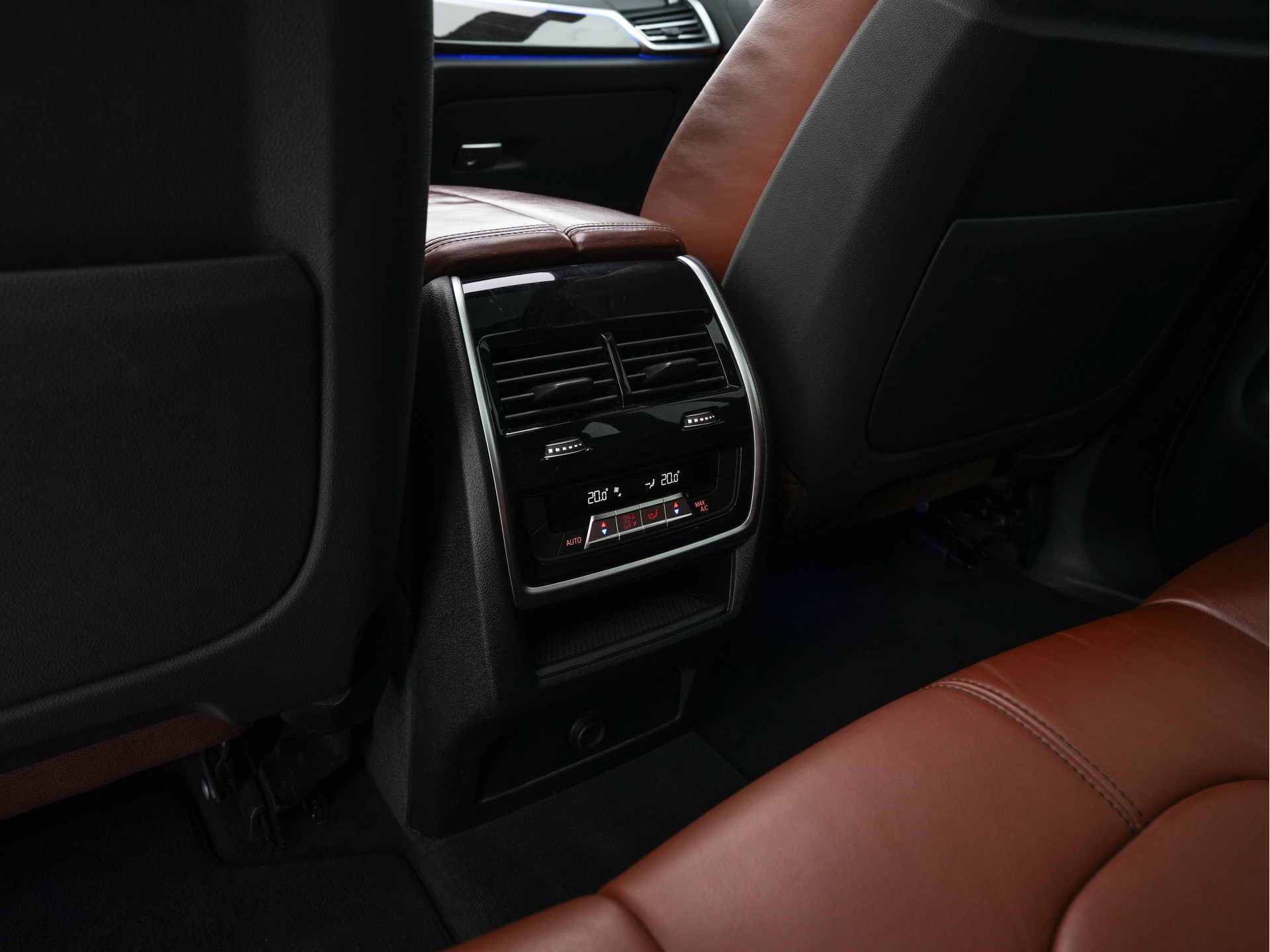 BMW X5 M50d High Executive M-Sportpack Aut. *PANO | HEAD-UP | DESIGN-LEATHER | LASER-LIGHT | TOP-VIEW | HARMAN/KARDON | MEMORY-PACK | DIGI-COCKPIT | DAB+ | HEATED-COMFORTSEATS | NAVI-FULLMAP | KEYLESS | TOWBAR | 21''ALU*