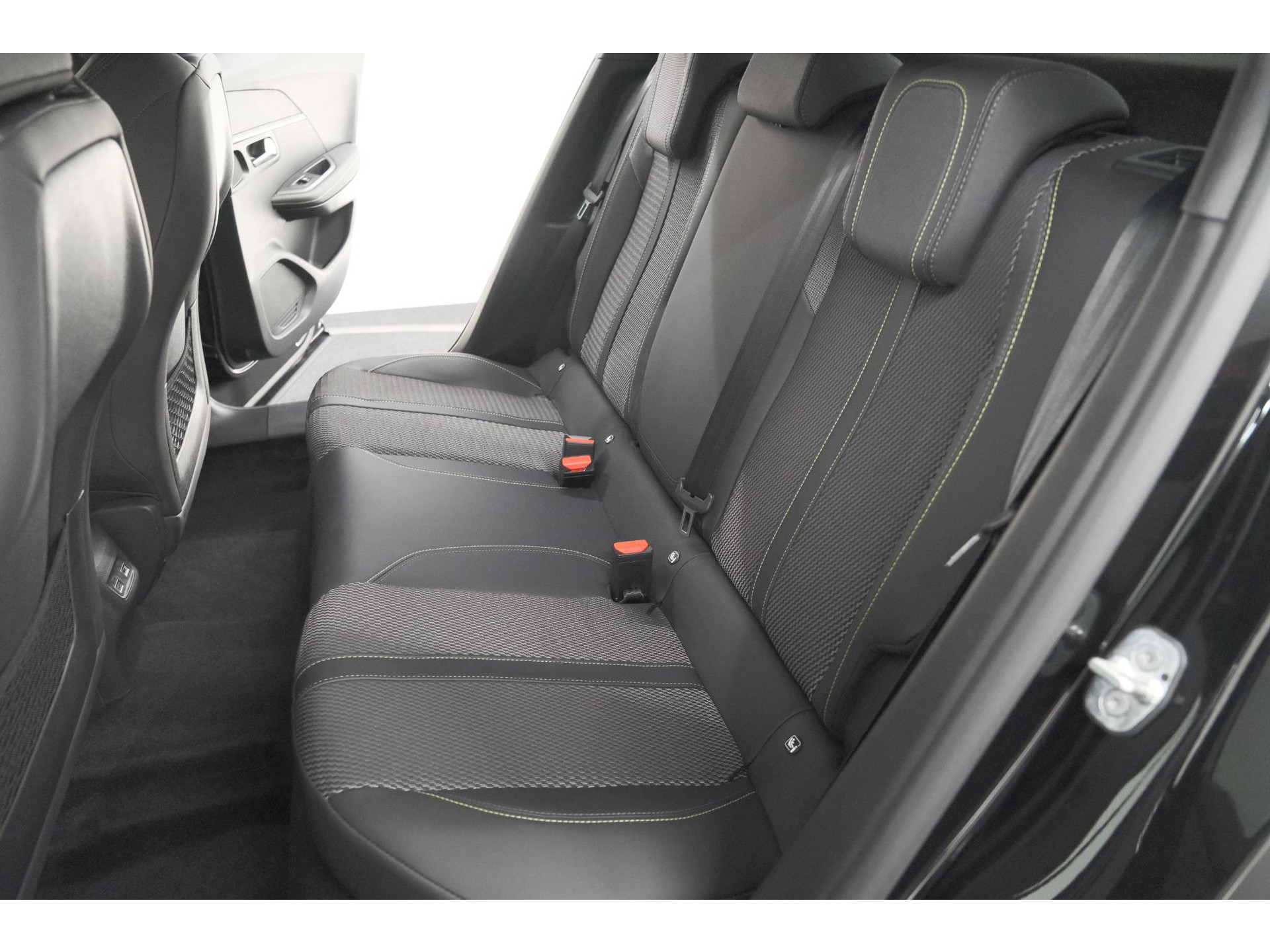 Peugeot 2008 1.2 Hybrid 136 GT | Camera | Apple Carplay | Parkeersensoren