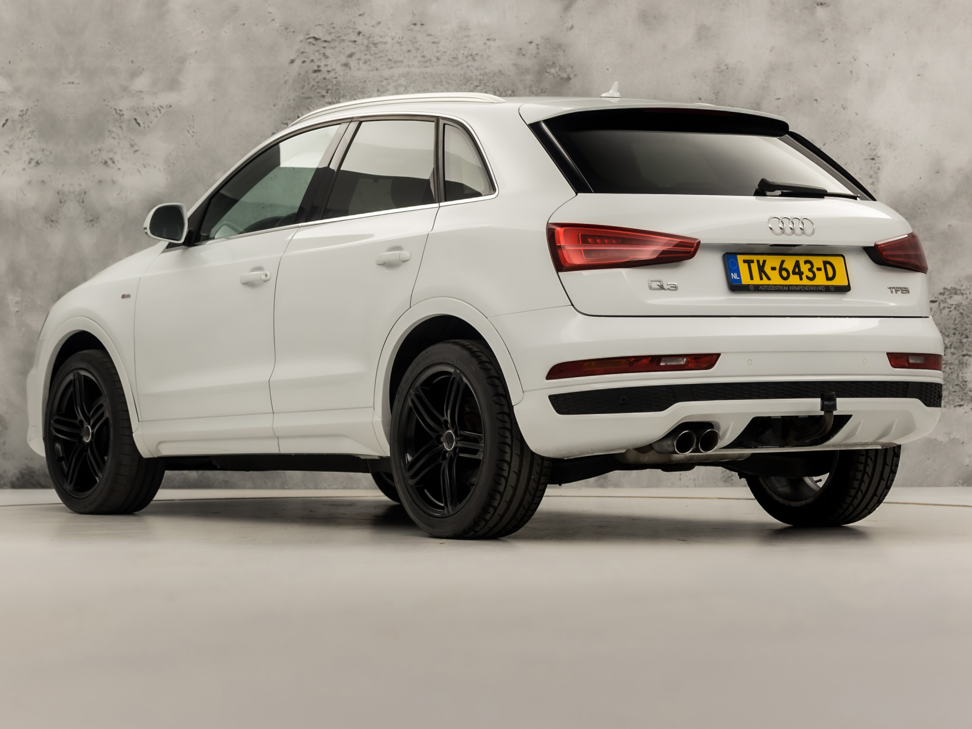 Audi Q3 1.4 TFSI S-Line Sport 150Pk Automaat (2X S-LINE, NAVIGATIE, LEDER, STOELVERWARMING, SPORTSTOELEN, GETINT GLAS, TREKHAAK, NIEUWE APK, NIEUWSTAAT)