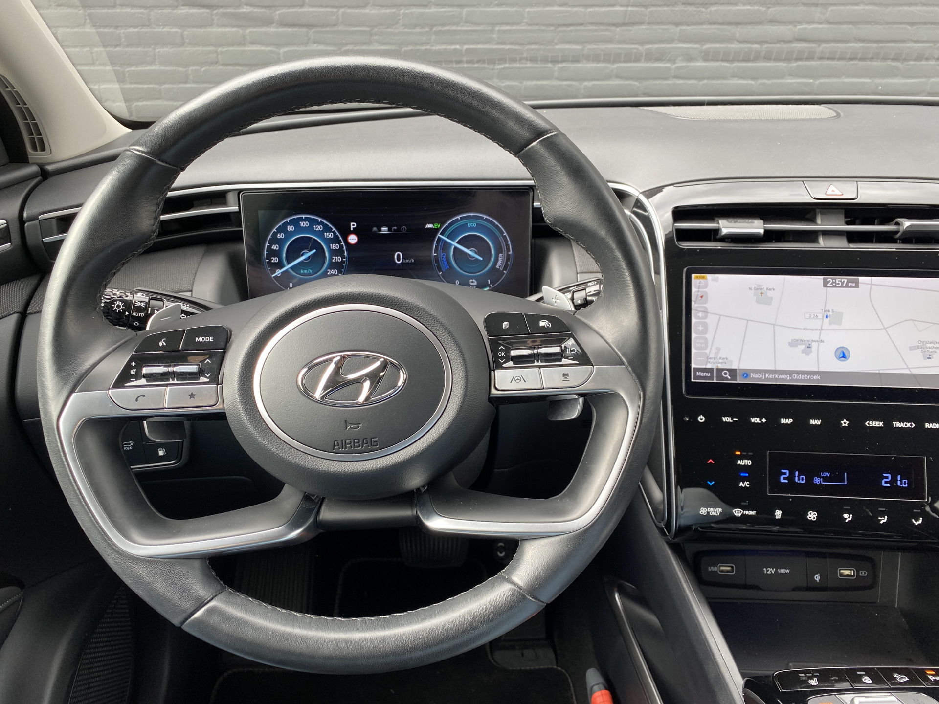 Hyundai Tucson 1.6 T-GDI PHEV 265 pk Comfort Smart 4WD | 1e eigenaar | navigatie | elektr. a. klep | adapt. cruise | camera | BTW auto