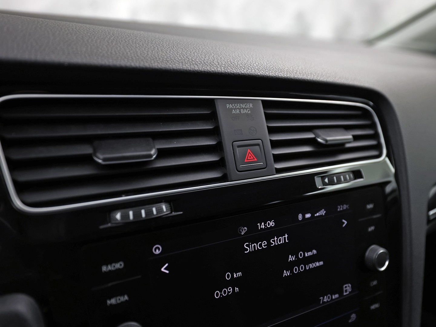 Volkswagen Golf Variant 1.5 TSI Highline 150Pk Automaat (VIRTUAL COCKPIT, APPLE CARPLAY, ALCANTARA, CAMERA, TREKHAAK, SPORTSTOELEN, GETINT GLAS, ADAPTIVE CRUISE, TREKHAAK, NIEUWSTAAT)