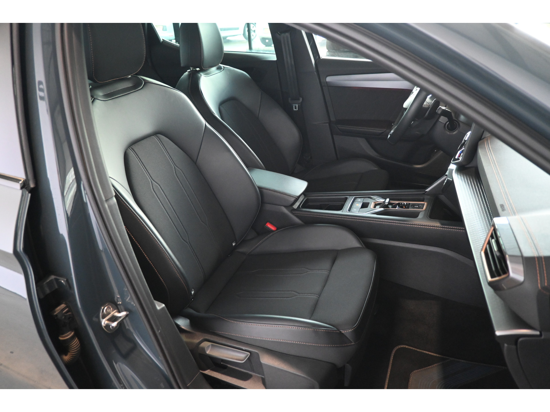 CUPRA Leon 1.5 TSI e-Hybrid Business PHEV EDGE Clima Adaptieve Cruise Matrix CarPlay Navigatie Lane Assist Stuurverwarming 100% Onderhouden! Inruil Mogelijk!
