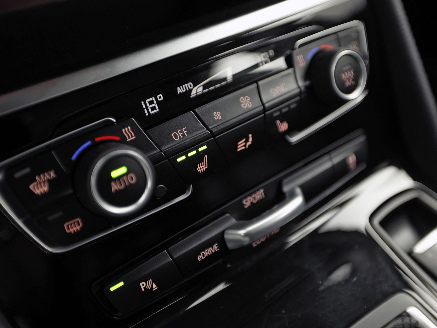 BMW 2 Serie 225xe Sport High Executive xDrive 225Pk Automaat (GROOT NAVI, SOH 89,7%, HEAD-UP DISPLAY, LEDER, STOELVERWARMING, SPORTSTOELEN, PARKEERSENSOREN, NIEUWE APK, NIEUWSTAAT)