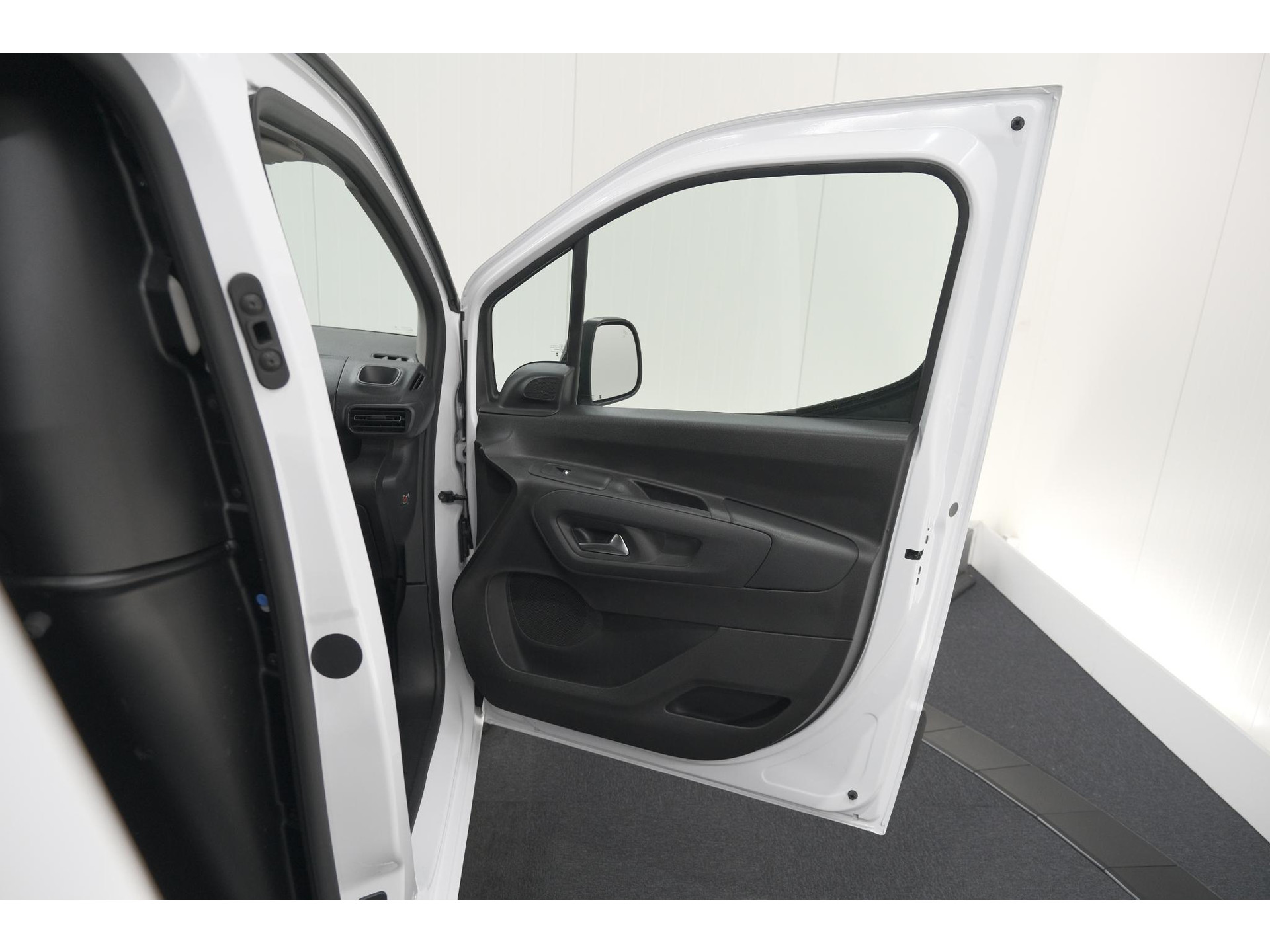 Peugeot Partner 1.5 BlueHDi 130 EAT8 S&S L2 | Trekhaak | Camera | Betimmering Laadruimte