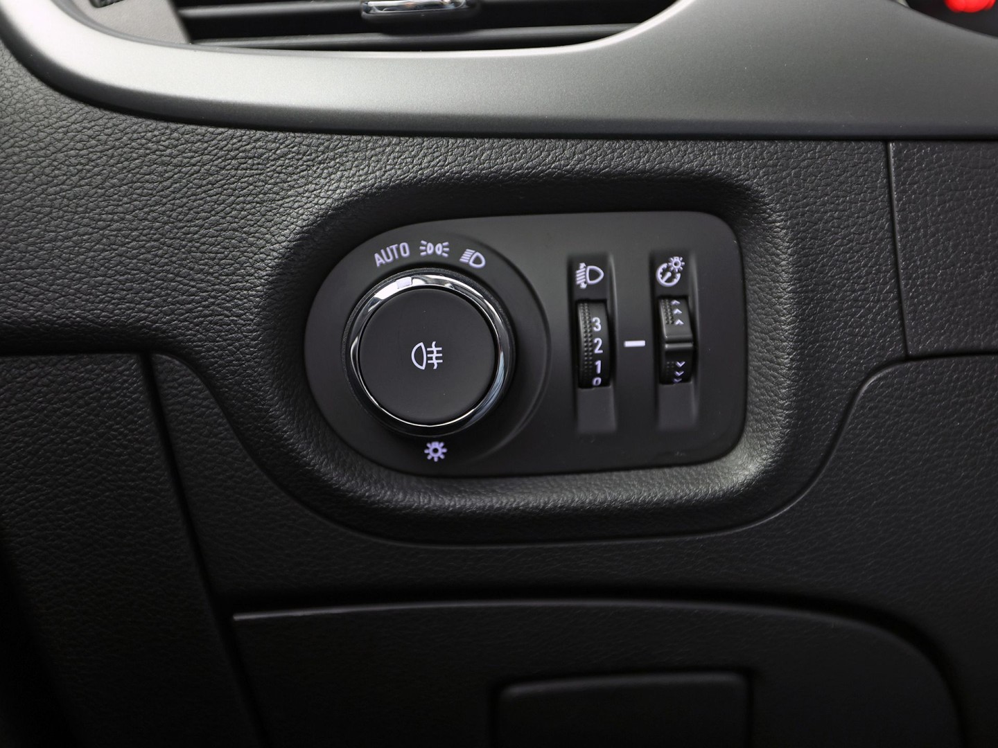 Opel Astra Sports Tourer 1.2 Sport (APPLE CARPLAY, NAVIGATIE, CRUISE, TREKHAAK, SPORTSTOELEN, PARKEERSENSOREN, NIEUWSTAAT)