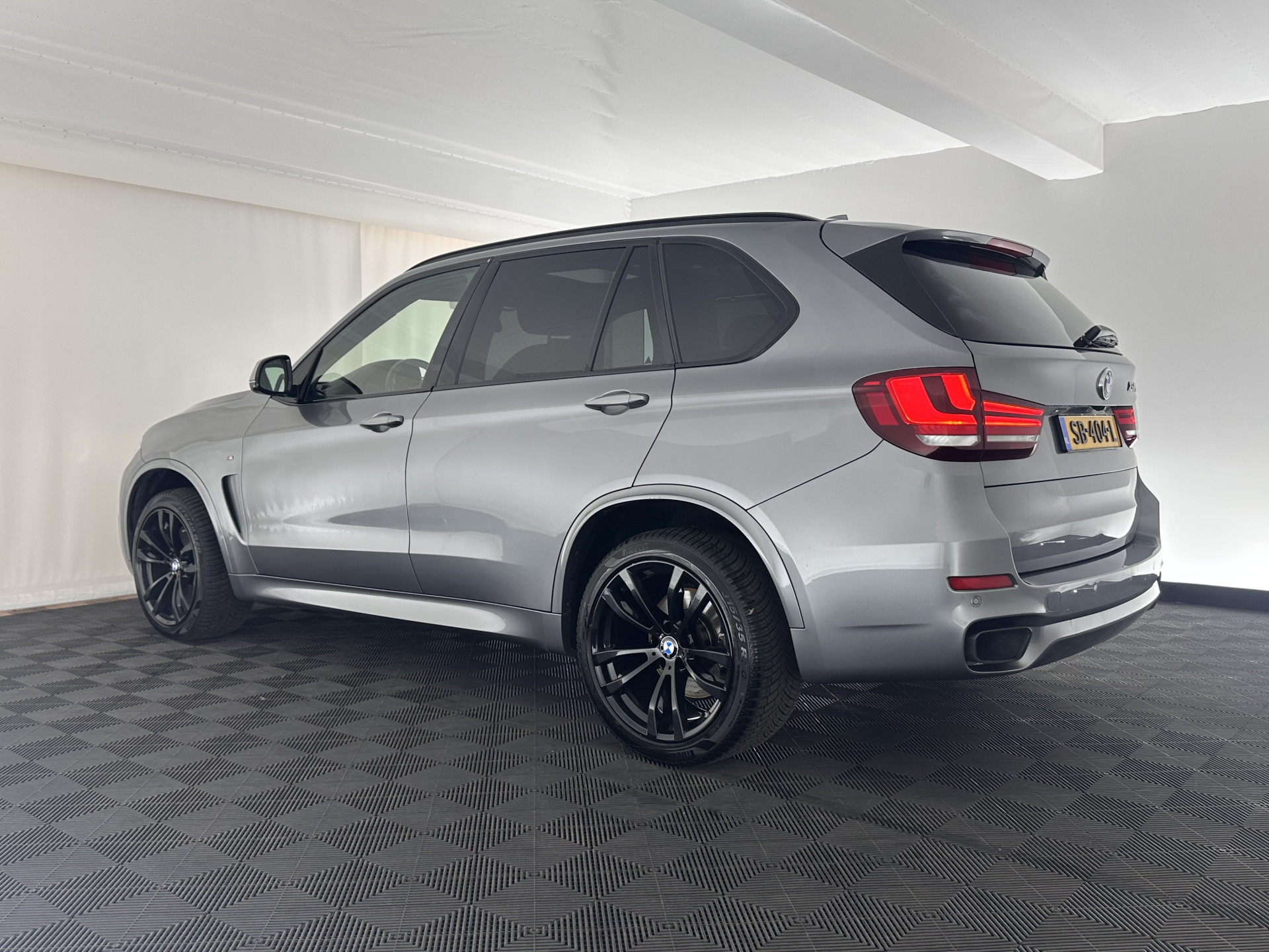 BMW X5 M50d M-Sportpack Aut. *PANO | HEAD-UP | LUXURY-LEATHER | ADAPTIVE-CRUISE | SOFT-CLOSE | BANG&OLUFSEN | TOP-VIEW | BLINDSPOT | NIGHT-VISION | MEMORY-PACK | DIGI-COCKPIT | HEATED-COMFORTSEATS | NAVI-FULLMAP |