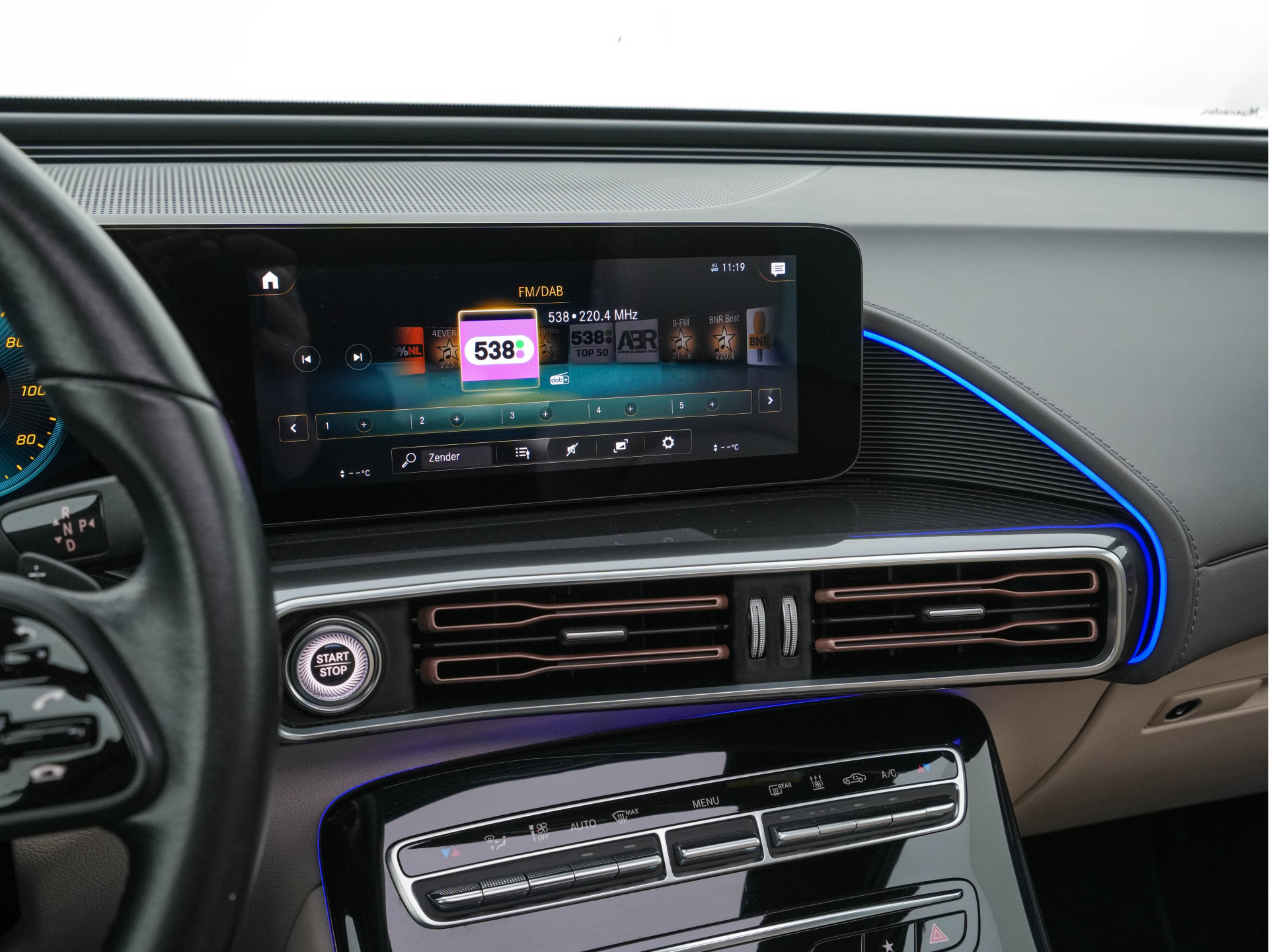 Mercedes-Benz EQC 400 4MATIC Business Solution 80 kWh (3-Fase) {SOH-93%} (INCL-BTW) *AUT | SUNROOF | WIDE-SCREEN-DIGI-COCKPIT | MEMORY-PACK | SURROUND-VIEW | KEYLESS | ARTICO-FULL-LEATHER | SPORT-SEATS | DAB+ | 19 ''*