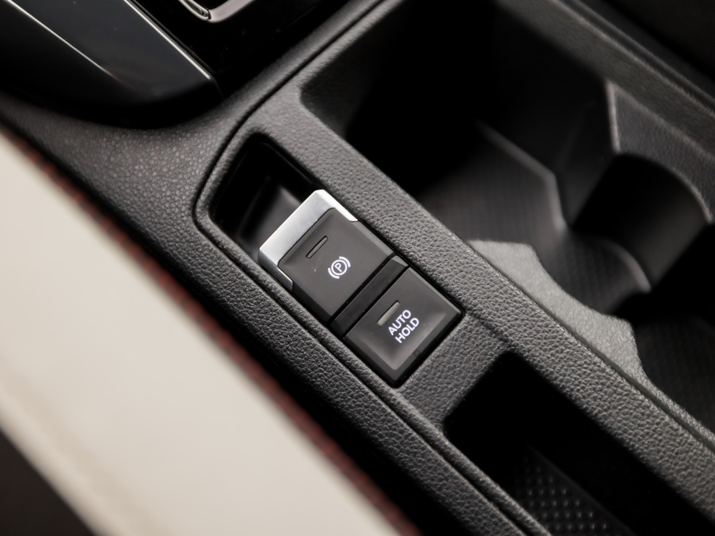 Volkswagen T-Roc 1.5 TSI Sport 150Pk (APPLE CARPLAY, GROOT NAVI, CLIMATE, STOELVERWARMING, ZWART HEMEL, LED KOPLAMPEN, SPORTSTOELEN, GETINT GLAS, ELEK ACHTERKLEP, ADAPTIVE CRUISE, NIEUWSTAAT)