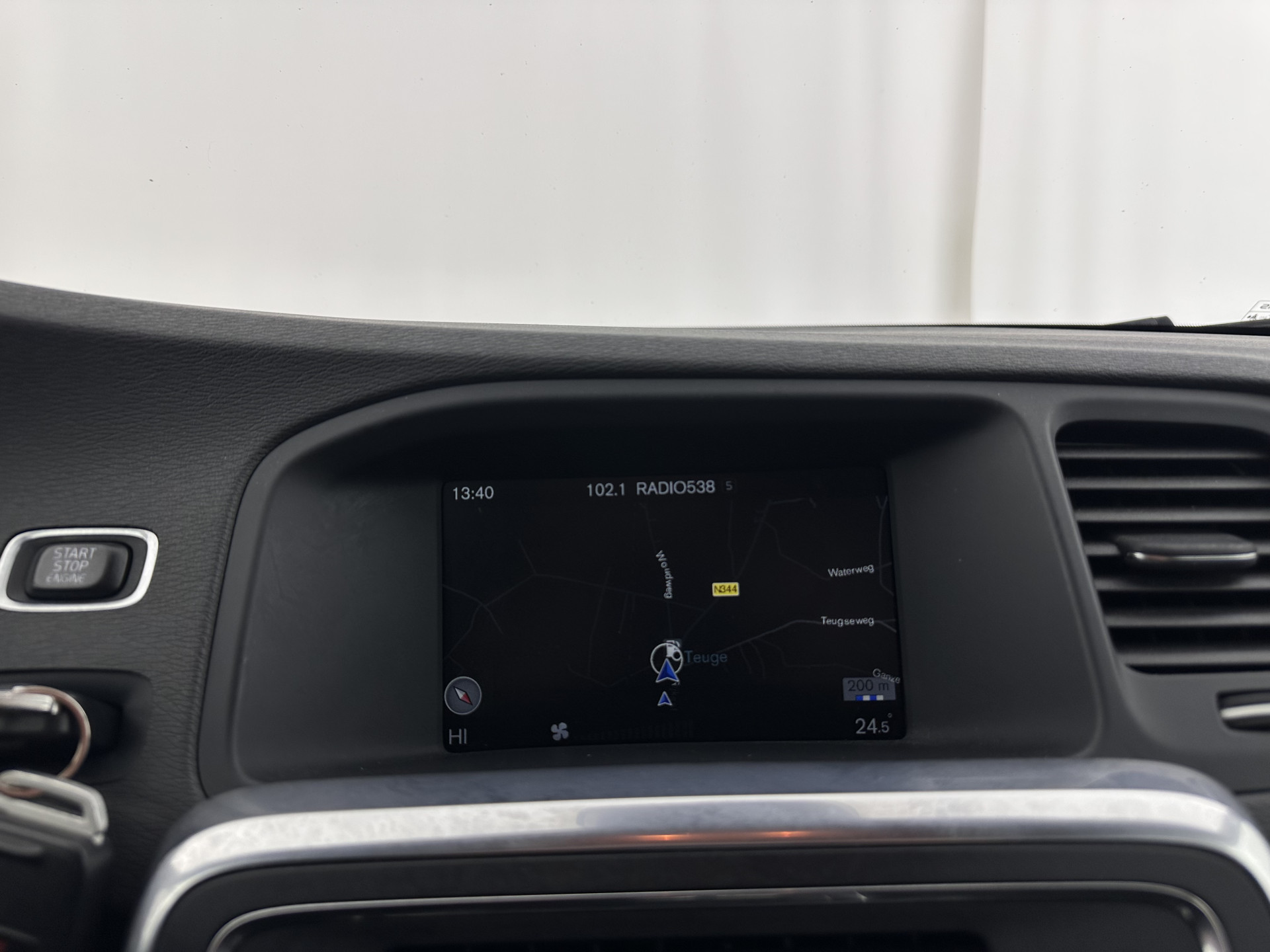 Volvo V60 2.0 D4 R-Design Business Aut *LEATHER-MICROFIBRE | XENON | NAVI-FULLMAP | ECC | PDC | CRUISE | 16''ALU*