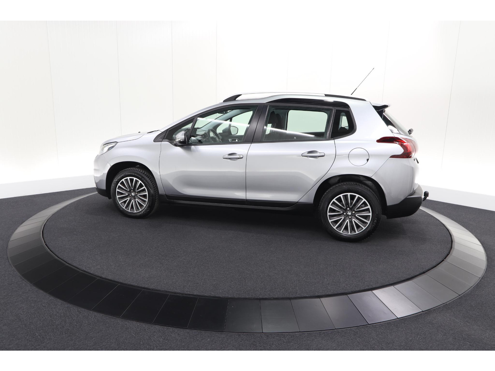 Peugeot 2008 PureTech 110 Blue Lion | Trekhaak | Apple Carplay | Parkeersensoren