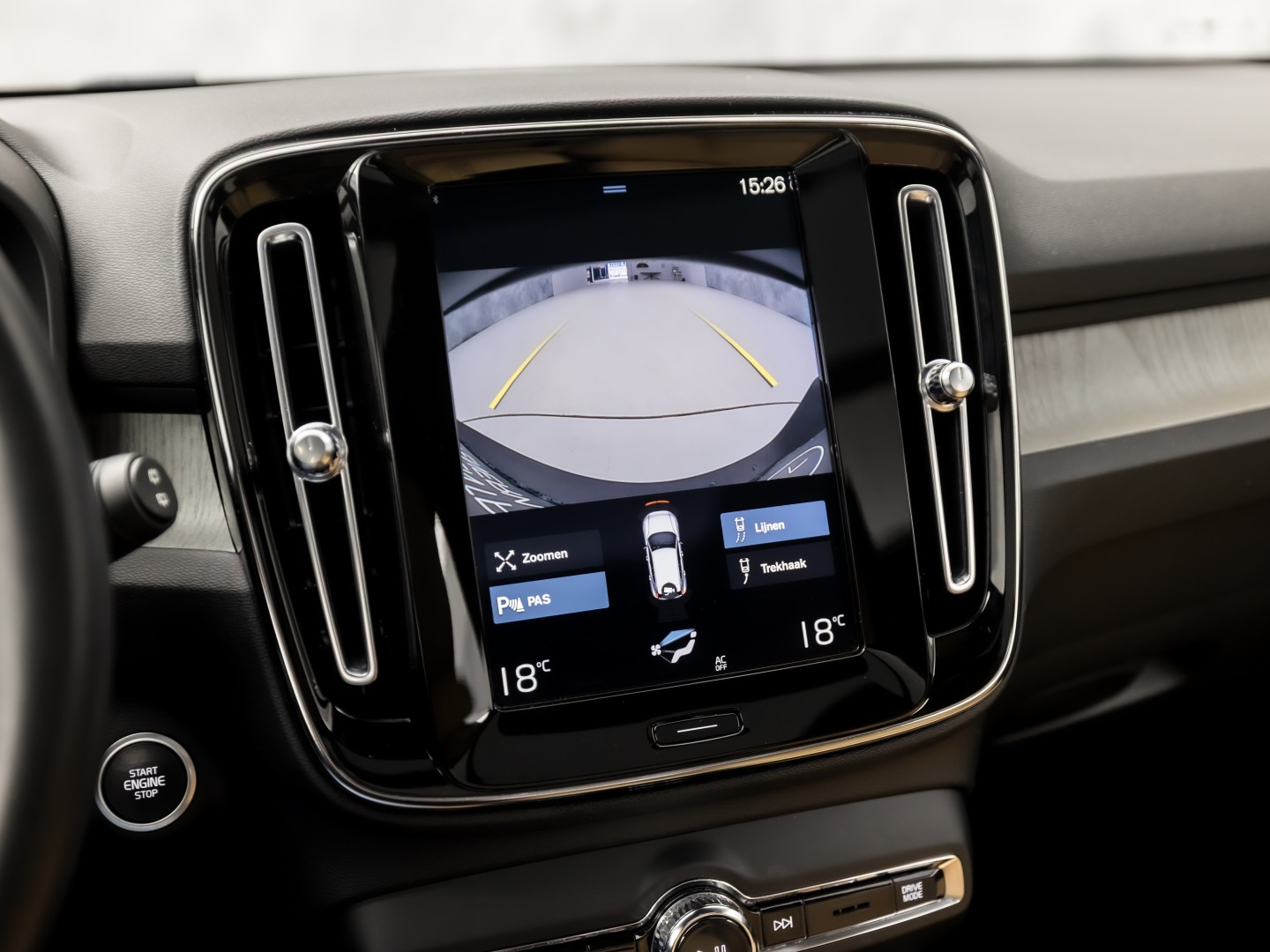 Volvo XC40 1.5 T5 Recharge Inscription Sport 262Pk Automaat (PANORAMADAK, APPLE CARPLAY, MEMORY SEAT, ZWART HEMEL, CAMERA, LEDER, SPORTSTOELEN, ELEK ACHTERKLEP, NIEUWSTAAT)