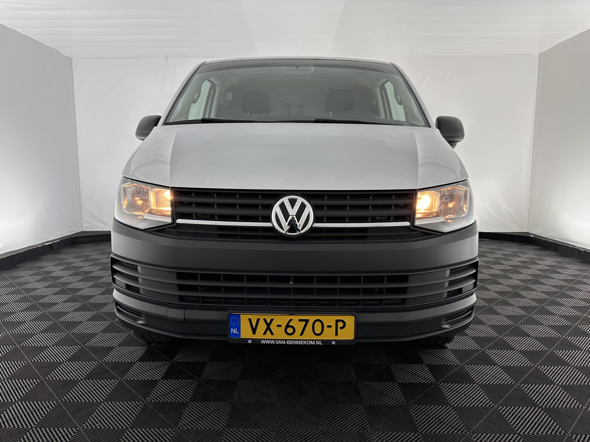Volkswagen Transporter 2.0 TDI L1H2 Comfortline *NAVI-FULLMAP | AIRCO | CRUISE | CAMERA | INVENTER | DAB | PARKINGHEATER | COMFORTSEATS | PDC | TOWBAR*