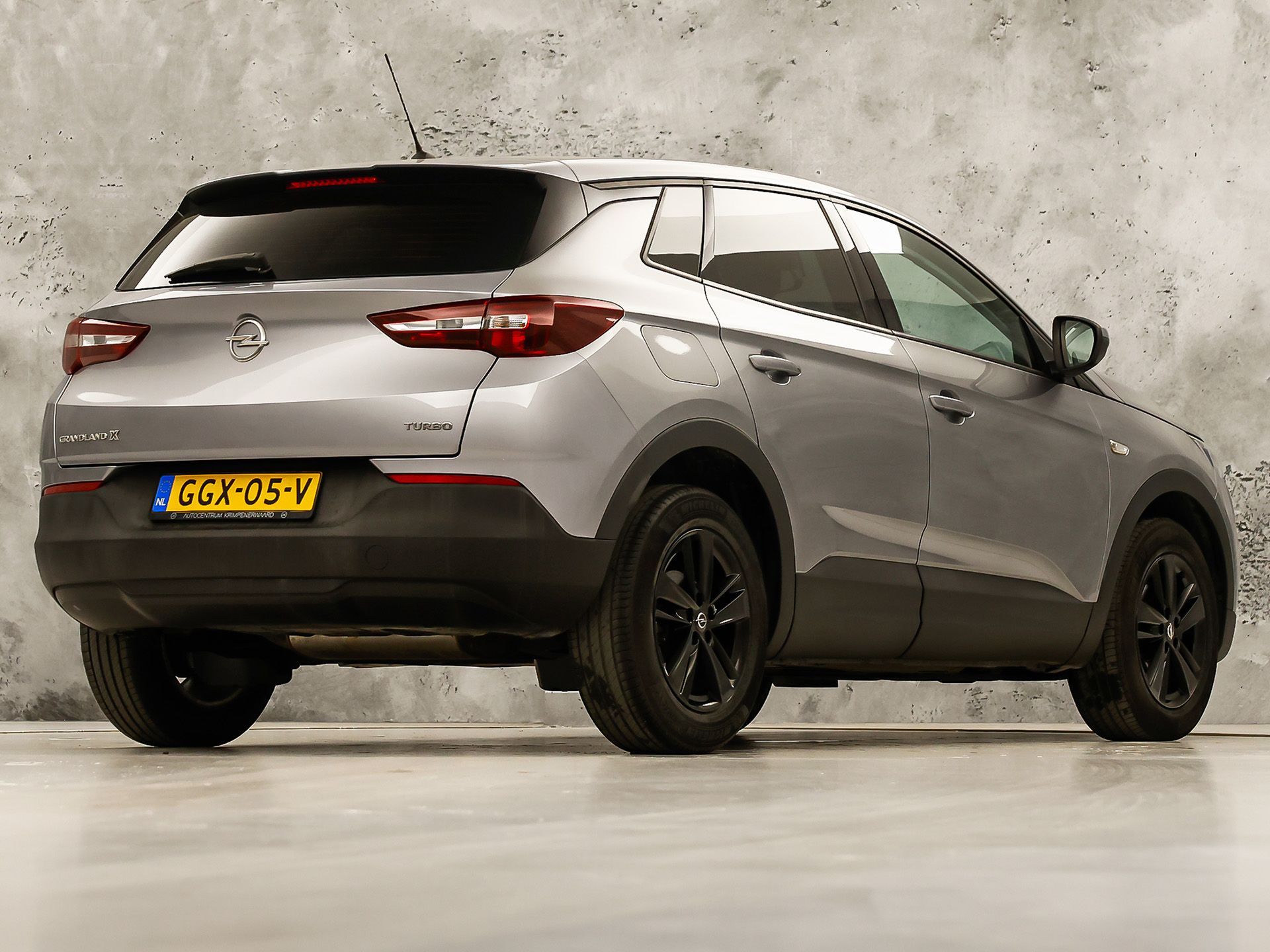 Opel Grandland X 1.2 Turbo Sport (APPLE CARPLAY, NAVIGATIE, GETINT GLAS, CRUISE, SPORTSTOELEN, ARMSTEUN, LM VELGEN, NIEUWE APK, NIEUWSTAAT)
