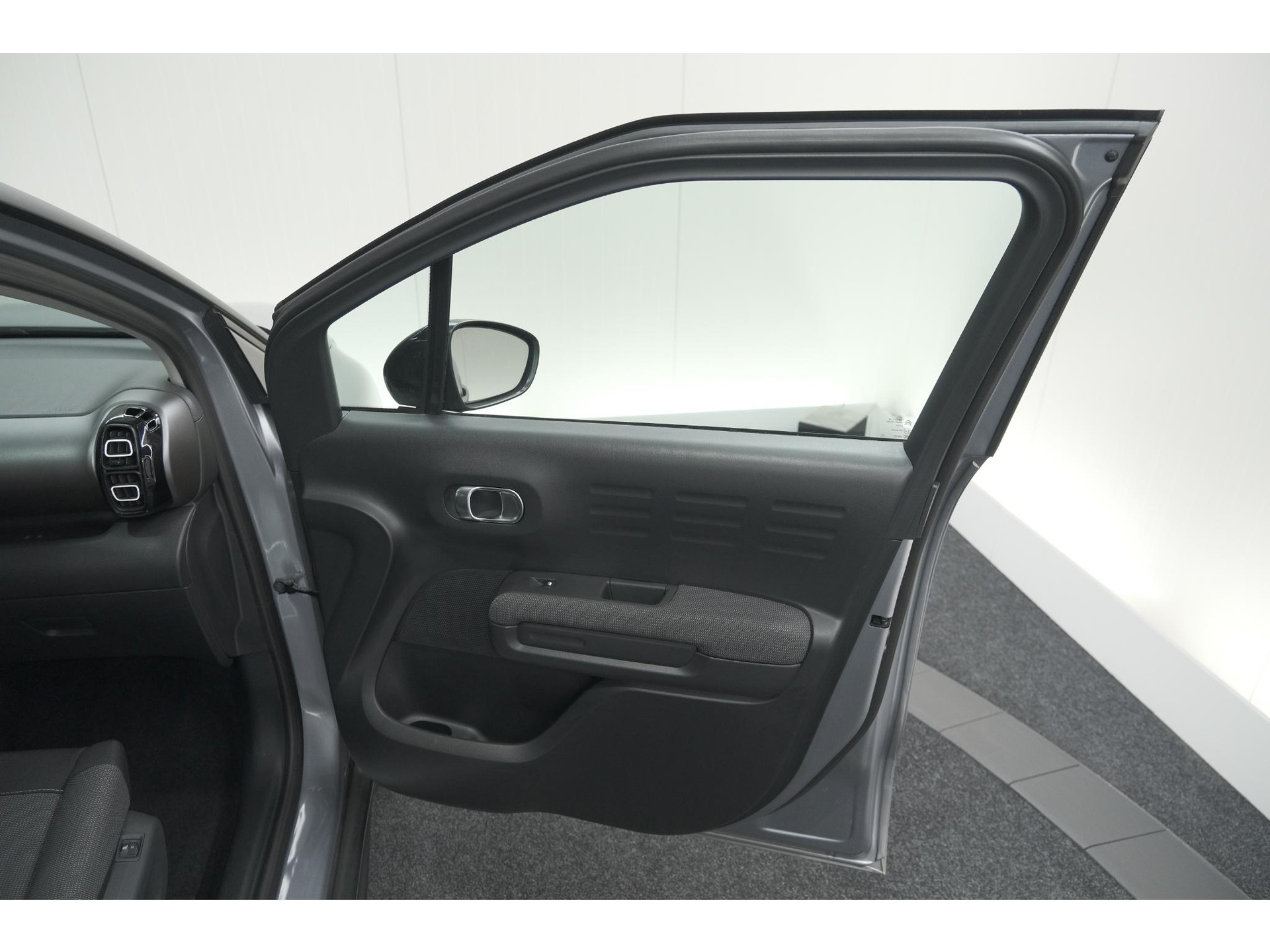 Citroen C3 Aircross PureTech 130 EAT6 Max | Parkeersensoren | Stoelverwarming | Apple Carplay | 16 Inch Lichtmetalen Velgen