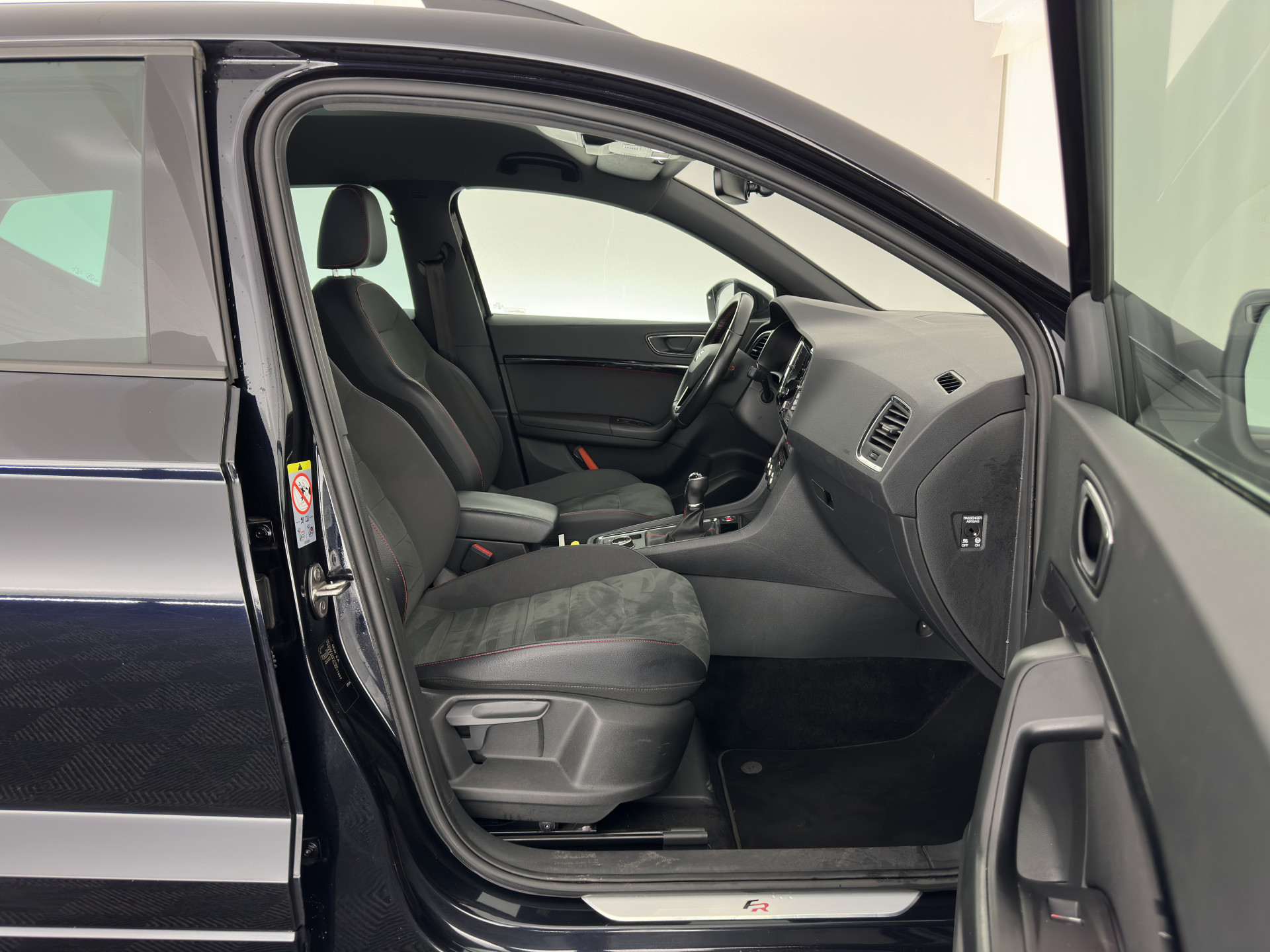 SEAT Ateca 1.5 TSI FR Business Intense (INCL-BTW) *FULL-LED | SPORT-SEATS | NAVI-FULLMAP | LEATHER-MICROFIBRE | CAMERA | KEYLESS | DAB+ | CARPLAY | ECC | PDC | CRUISE | TOWBAR | 18''ALU*