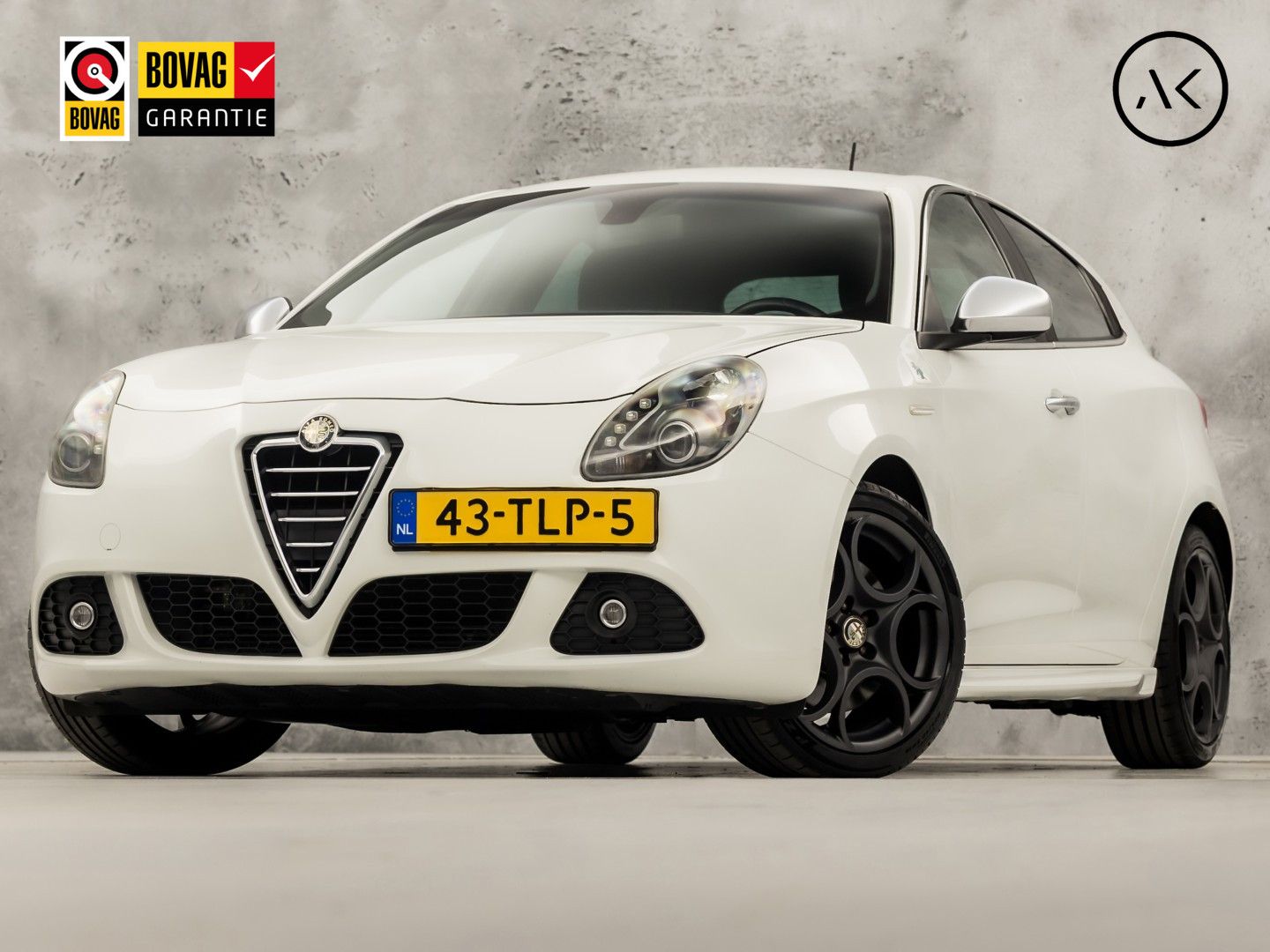 Alfa Romeo Giulietta 1.7 TBi Quadrifoglio Verde Sport 235Pk (APPLE CARPLAY, CLIMATE, GETINT GLAS, SPORTSTOELEN, LEDER, CRUISE, NIEUWSTAAT)