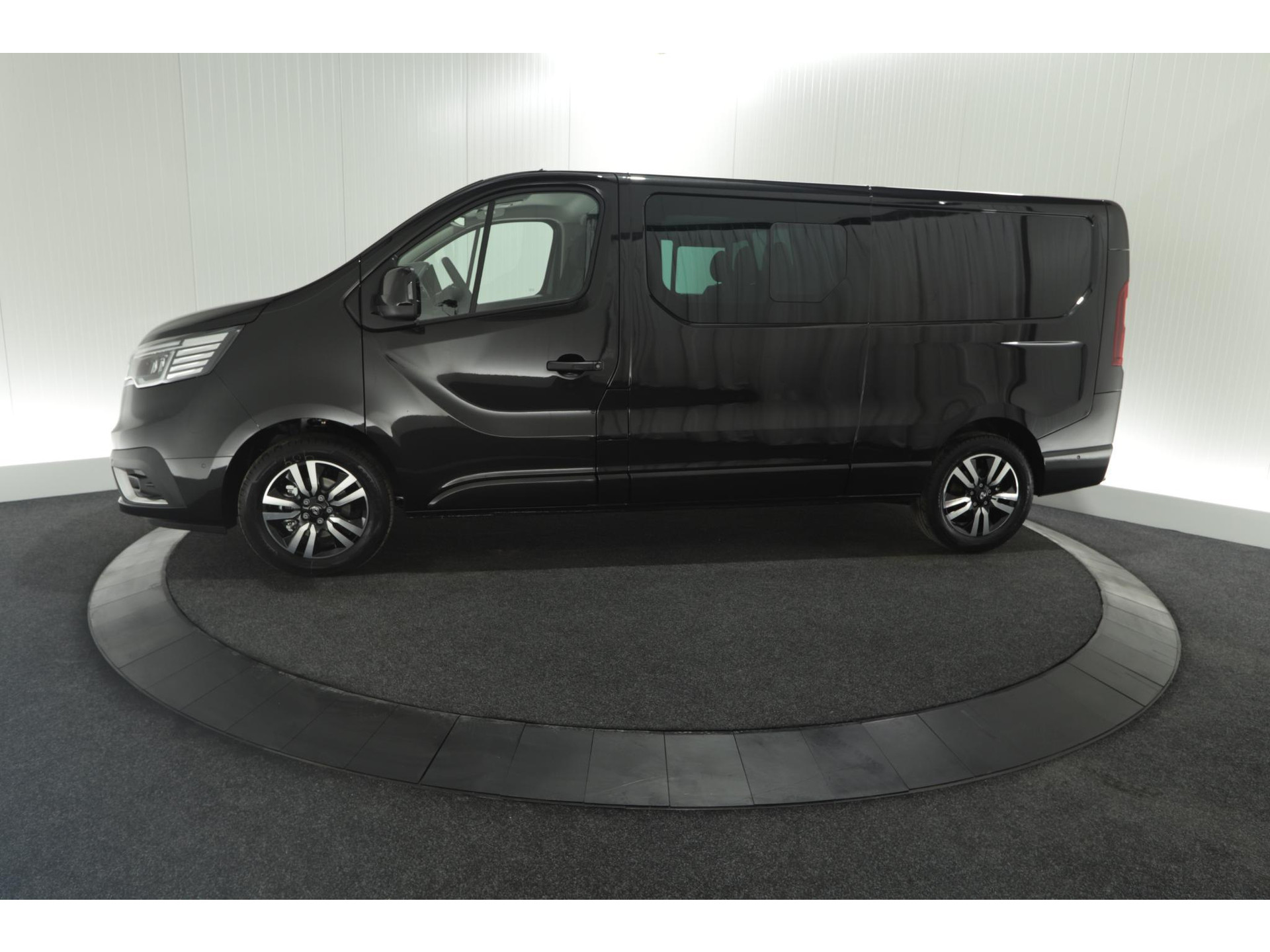 Renault Trafic 2.0 Blue dCi EDC 170 T29 L2H1 Extra DC | 6 Zitlplaatsen | Camera | Navigatie | Climate Control | Dubbele Cabine