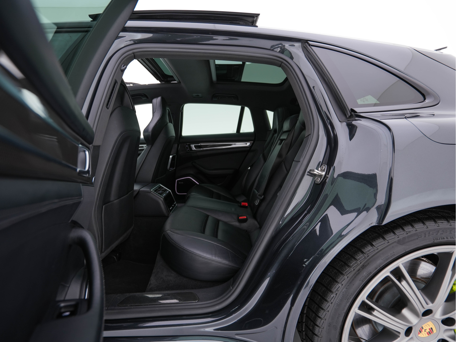 Porsche Panamera Sport Turismo 2.9 4 E-Hybrid Plug-In Aut. *PANO | LEATHER | NAVI-FULLMAP | AIR-SUSPENSION | KEYLESS | BOSE-SURROUND | SOFT-CLOSE | ADAPT-CRUISE | SURROUND-VIEW | DAB | MEMORY-PACK | CARPLAY | SPORT-SEATS | ...