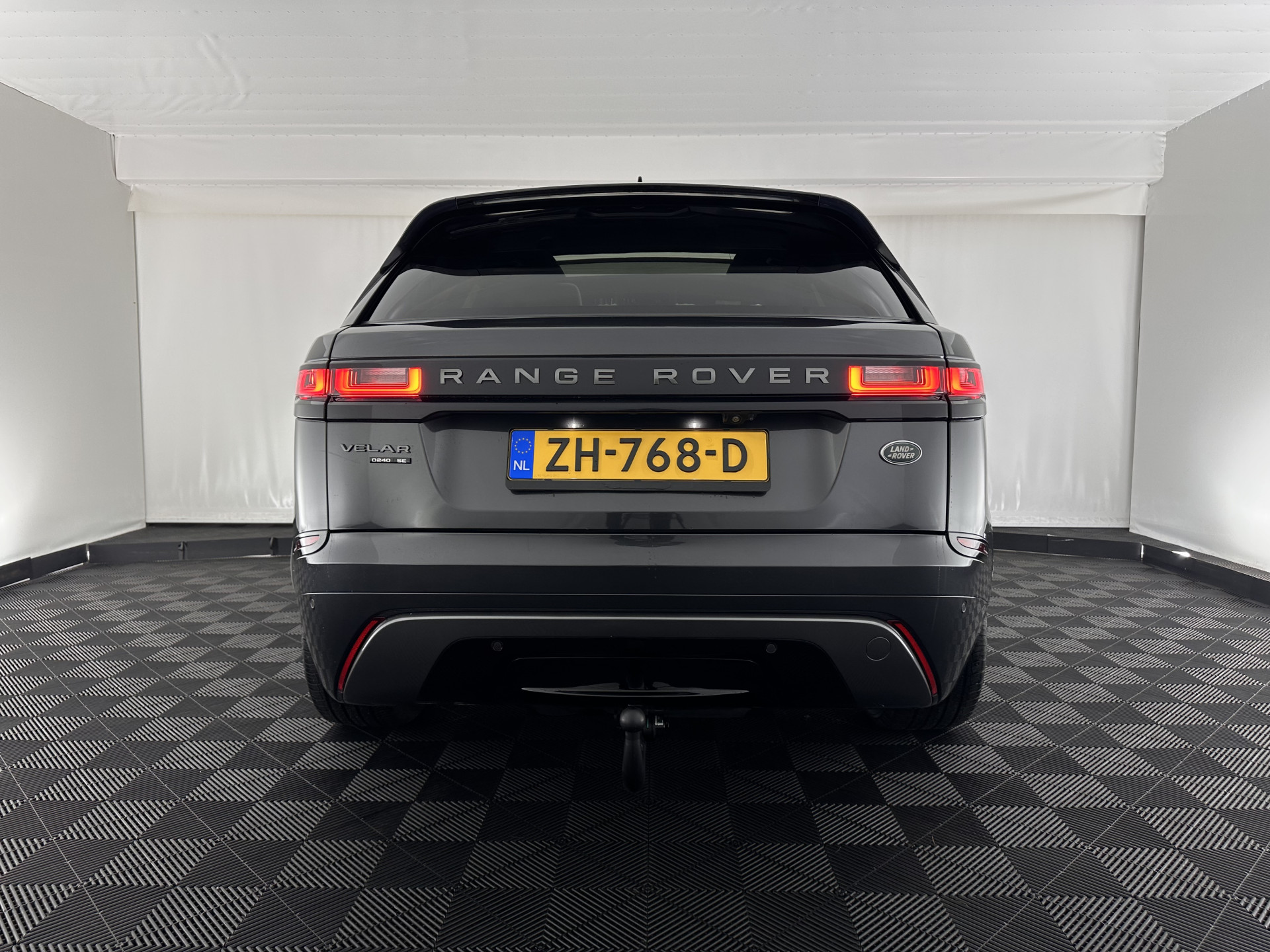Land Rover Range Rover Velar 2.0 I4 AWD R-Dynamic HSE Aut. *PANO | LEATHER | FULL-LED | MEMORY-PACK | BLINDSPOT | MERIDIAN-SURROUND | DIGI-COCKPIT | CAMERA | KEYLESS | HEATED-COMFORTSEATS | PRIVACYGLASS | SHIFTPADDLES | HEAD-UP | 21"ALU*