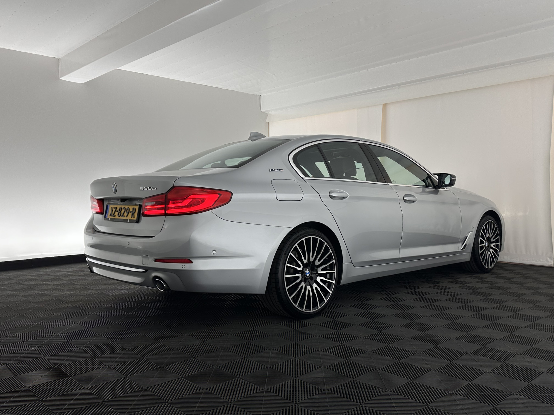 BMW 5-serie 530e iPerformance High Executive (Plug-in) Aut.*PANO | LEATHER | FULL-LED | TOPVIEW | KEYLESS | HARMAN/KARDON | BLINDSPOT | MEMORY-PACK | HEATED-COMFORTSEATS | DIGI-COCKPIT | AMBIENTLIGHT | NAVI-FULLMAP | 20''ALU*