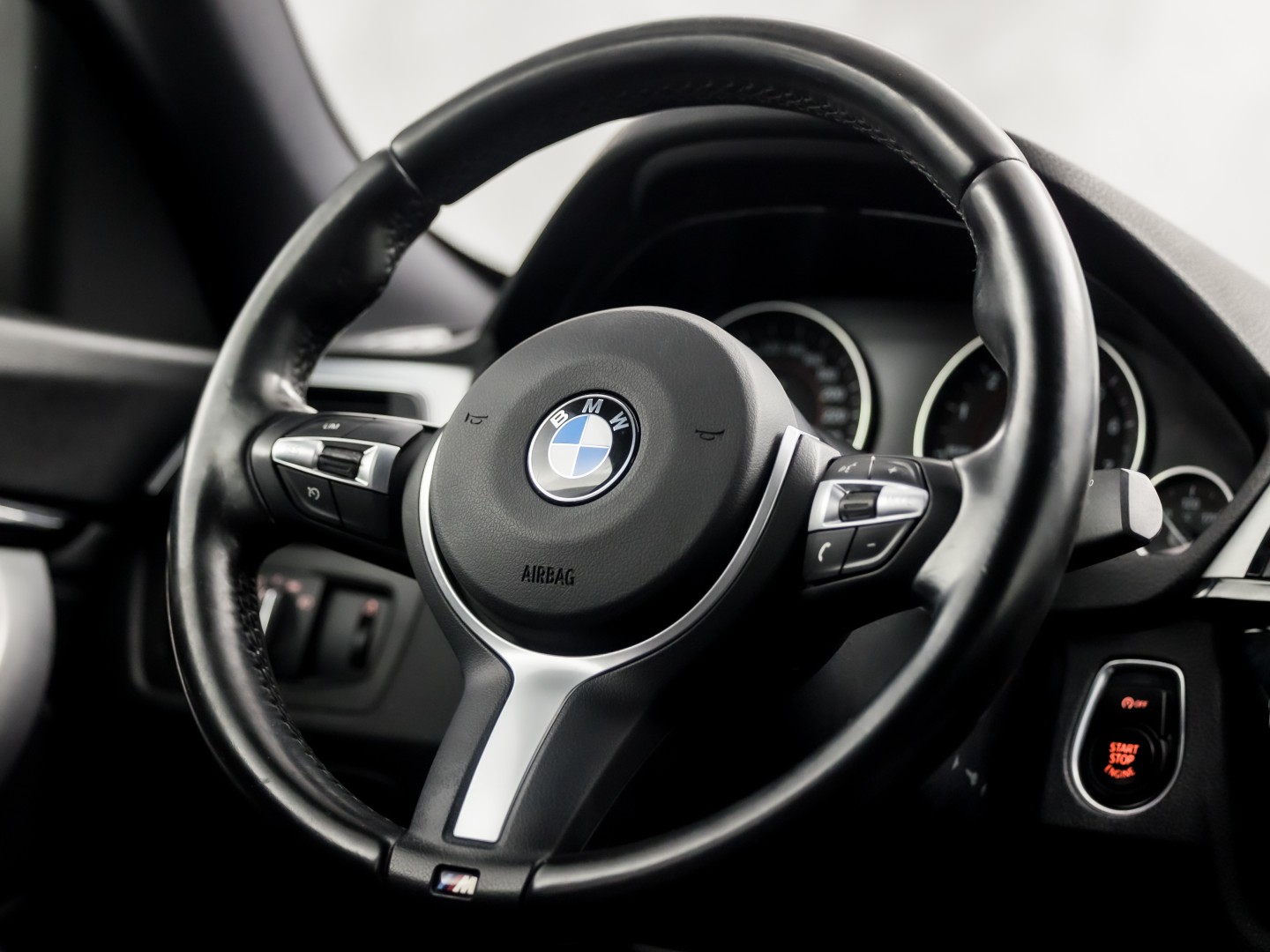BMW 3 Serie GT 320i M Sport High Executive 184Pk Automaat (GROOT NAVI, M PAKKET, STOELVERWARMING, LEDER, SPORTSTOELEN, GETINT GLAS, PARKEERSENSOREN, NIEUWSTAAT)