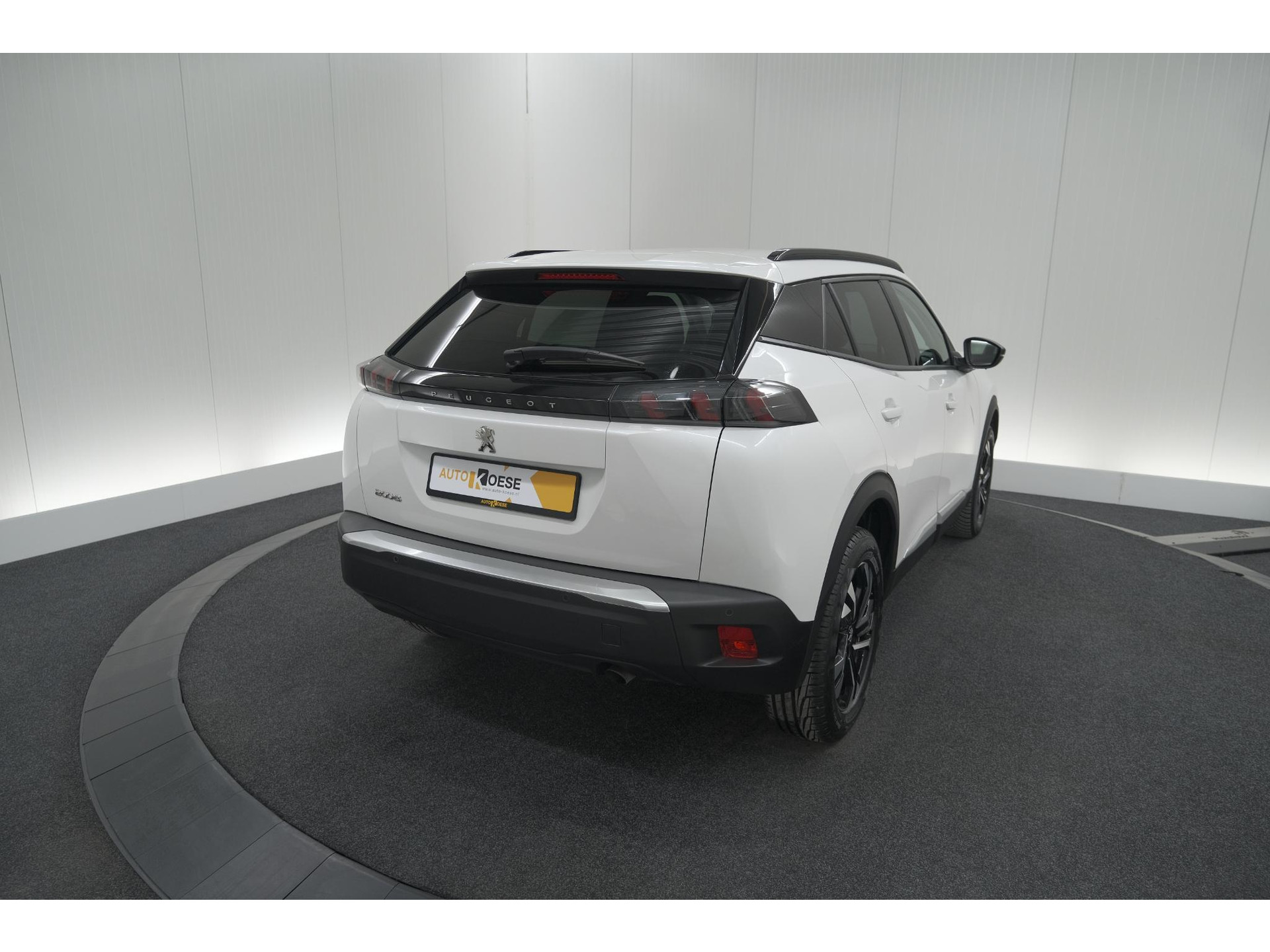 Peugeot 2008 PureTech 102 Allure Pack | Allseason Banden | Parkeersensoren | Apple Carplay