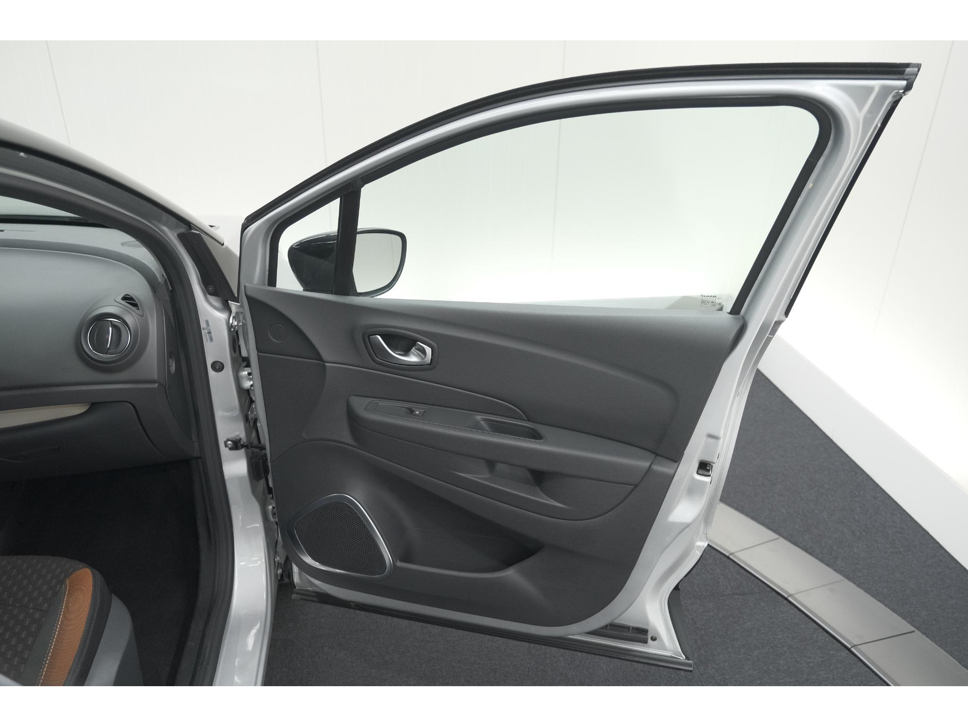 Renault Captur TCe 90 Intens | Trekhaak | AllSeason banden | Navigatie | Parkeersensoren