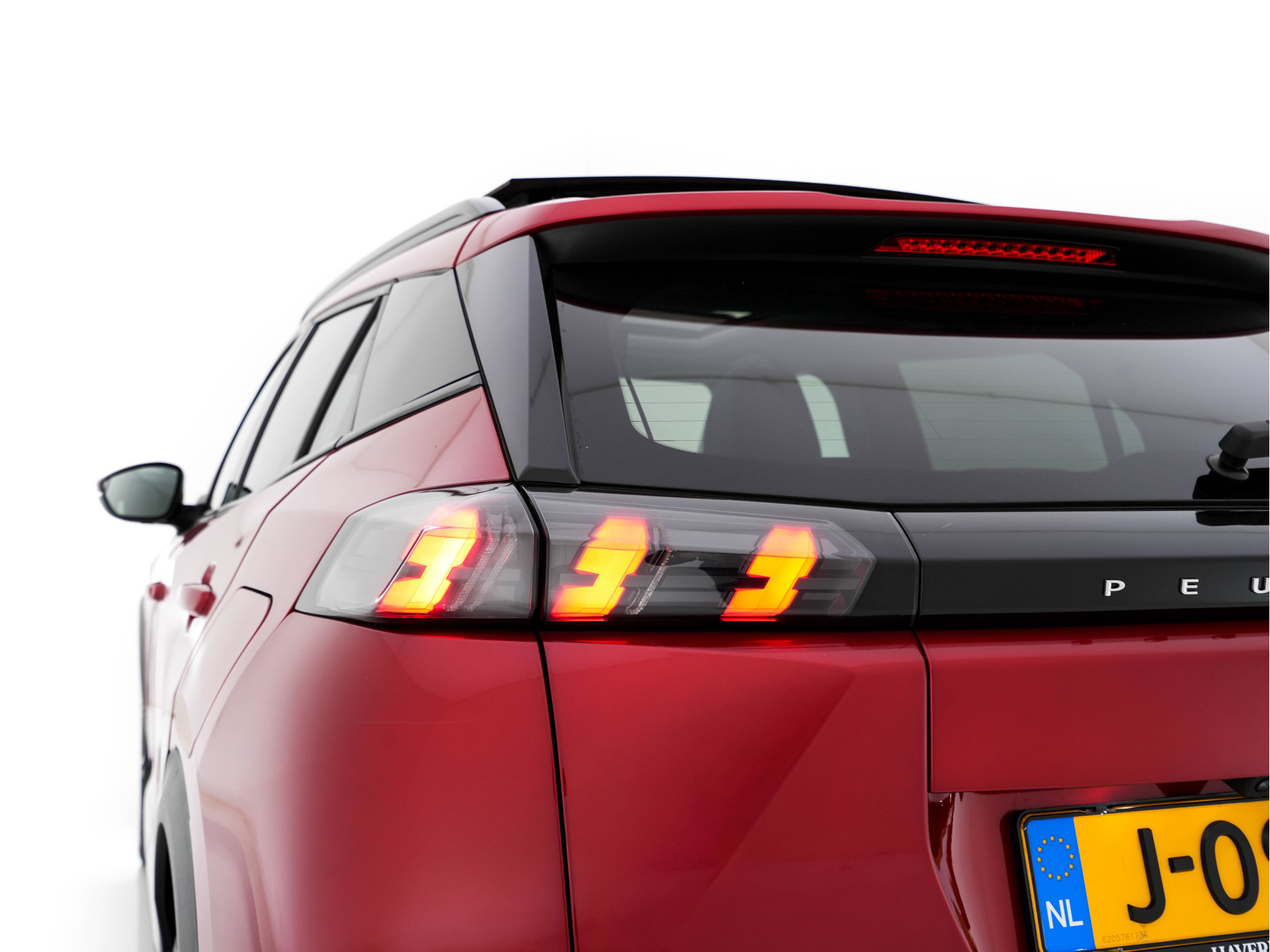 Peugeot e-2008 EV Allure 50 kWh [ 3-Fase ] {SOH-84%} (INCL-BTW) *PANO | LEATHER-FABRIC | FULL-LED | SPORT-SEATS | DIGI-COCKPIT | CAMERA | KEYLESS | PRIVACY-GLASS | DAB+ | NAVI-FULLMAP | ECC | CARPLAY | LANE-ASSIST | PDC | CRUISE | 17''ALU*