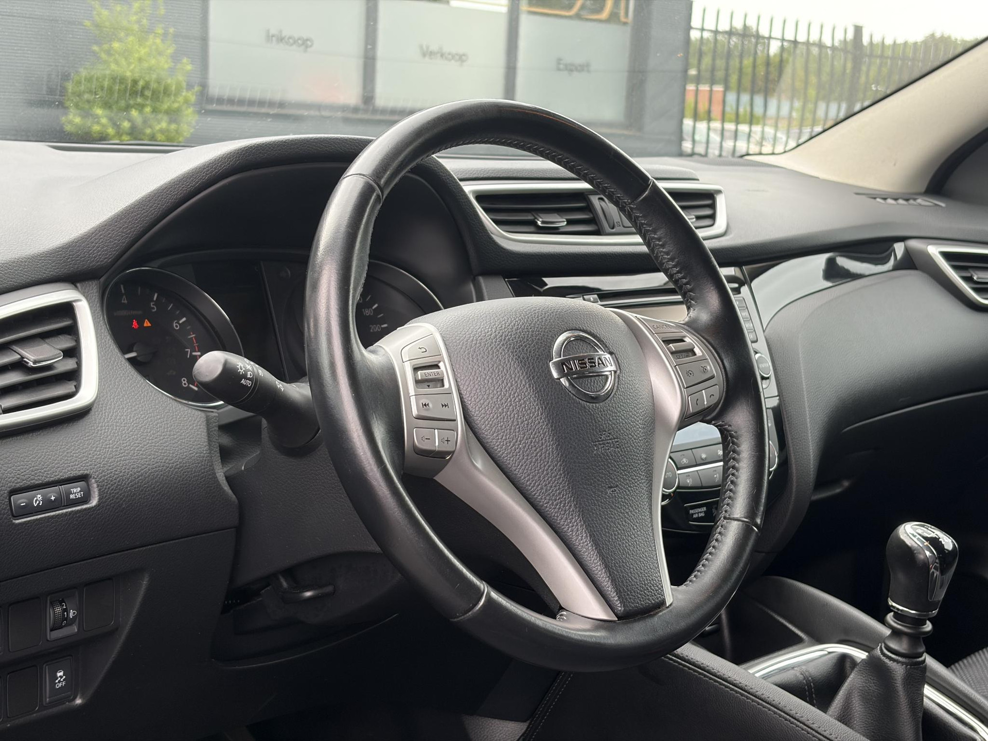 Nissan Qashqai 1.2 N-Connecta 360° Camera,Trekhaak,Navi,Pdc V+A,Keyless,6 Bak,Clima,Cruise,2e Eigenaar,115pk,Lm velgen,Apk tot 09-2027