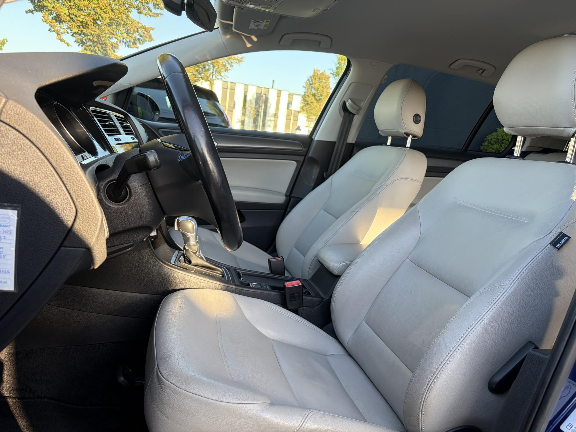 Volkswagen e-Golf e-Golf ✓SOH 88.57%✓Carplay✓Navi✓Leder✓Clima✓Cruise✓Pdc V+A✓LED✓16'' Lm velgen✓N.A.P✓Apk tot 02-2027