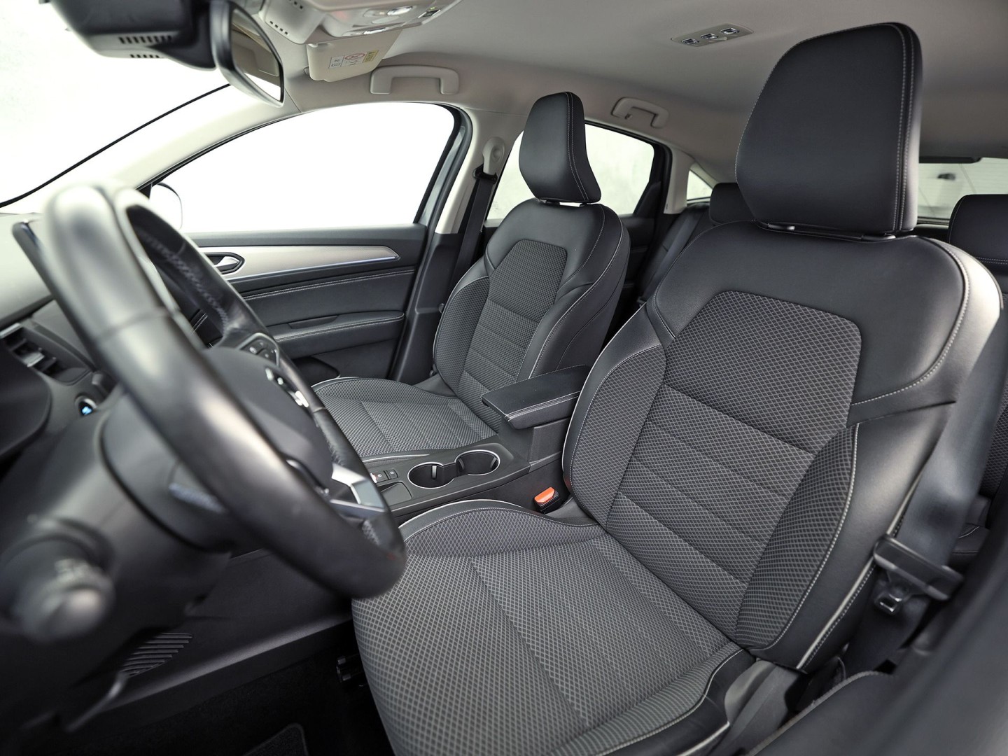 Renault Arkana 1.6 E-Tech Hybrid 145 Intens 145Pk Automaat (GROOT NAVI, CAMERA, STOELVERWARMING, SPORTSTOELEN, ADAPTIVE CRUISE, GETINT GLAS, KEYLESS, NIEUWSTAAT)