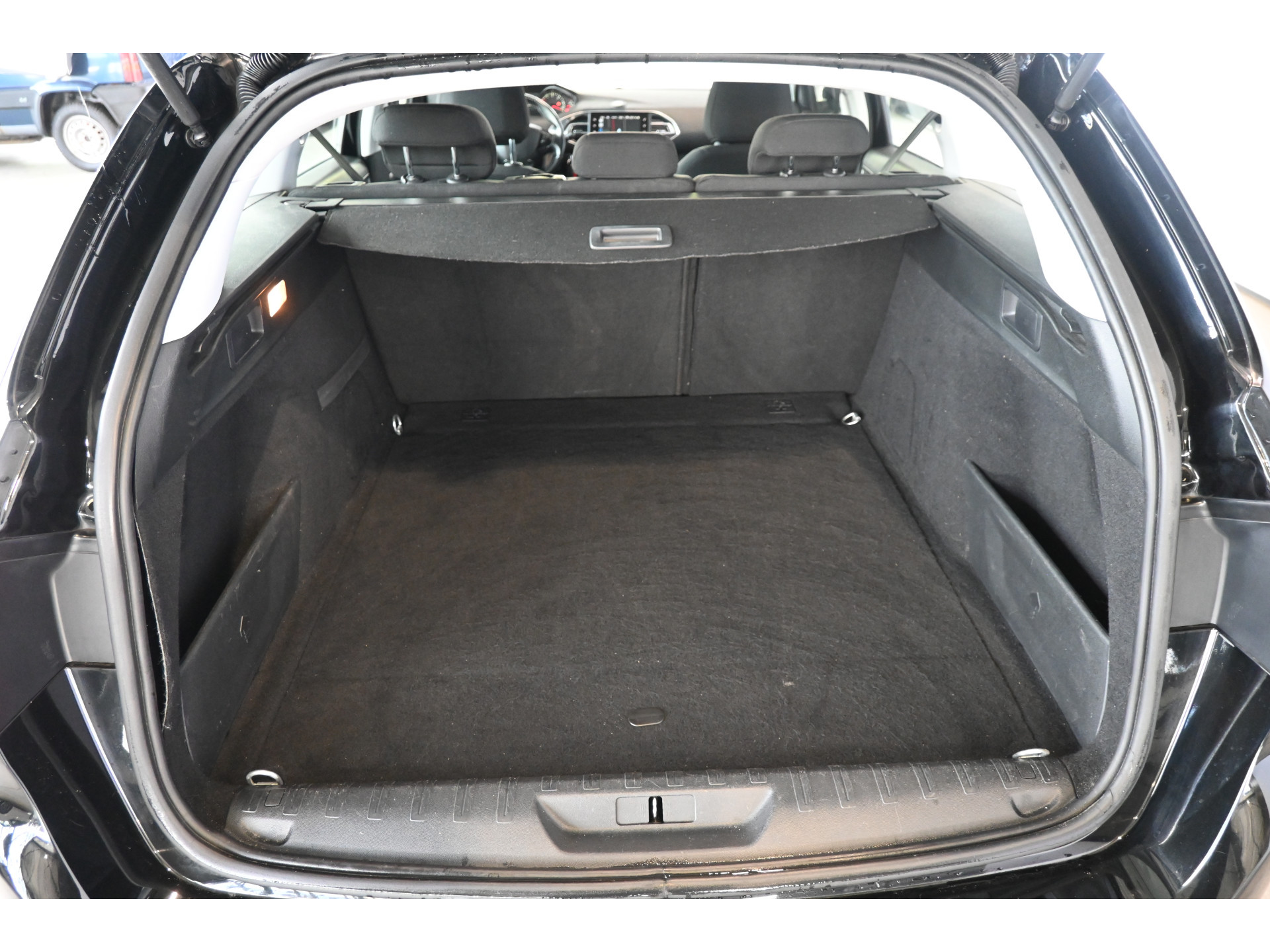 Peugeot 308 SW 1.6 BlueHDI Blue Lease Pack Nap Clima Cruise NavigatieTrekhaak PDC Goed Onderhouden! Inruil Mogelijk!