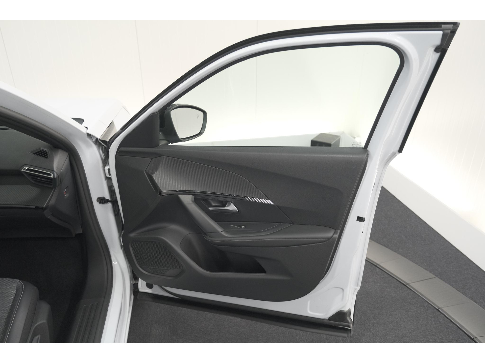 Peugeot 2008 Hybrid 145 e-DCS6 Allure | 360 Camera | Adaptieve Cruise Control | Dodehoekdetectie