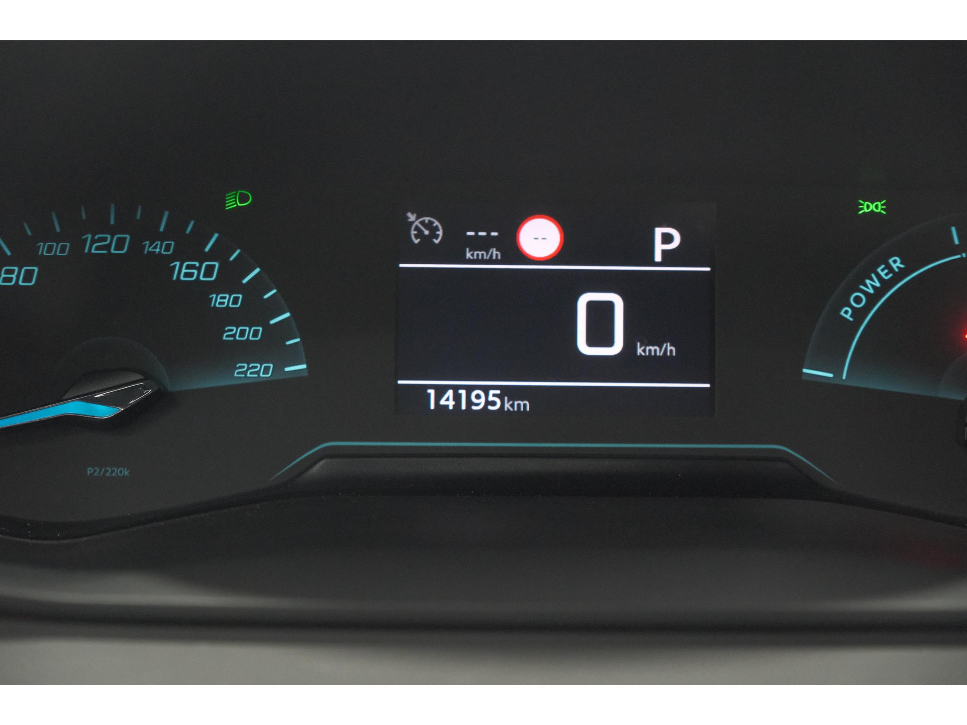Peugeot 2008 1.2 Hybrid 136 Style | Apple Carplay | Parkeersensoren | Climate control