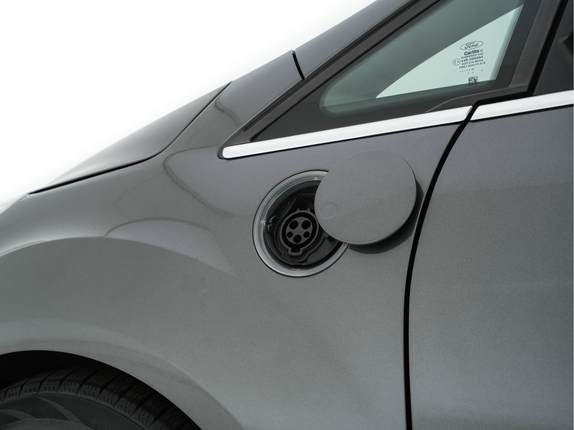 Ford C-Max 2.0 Plug-in Hybrid Titanium Plus Aut. *PANO | LEATHER | NAVI-FULLMAP | CAMERA | KEYLESS | HEATED-COMFORT-SEATS | ECC | DIGI-COCKPIT | PDC | 17''ALU*