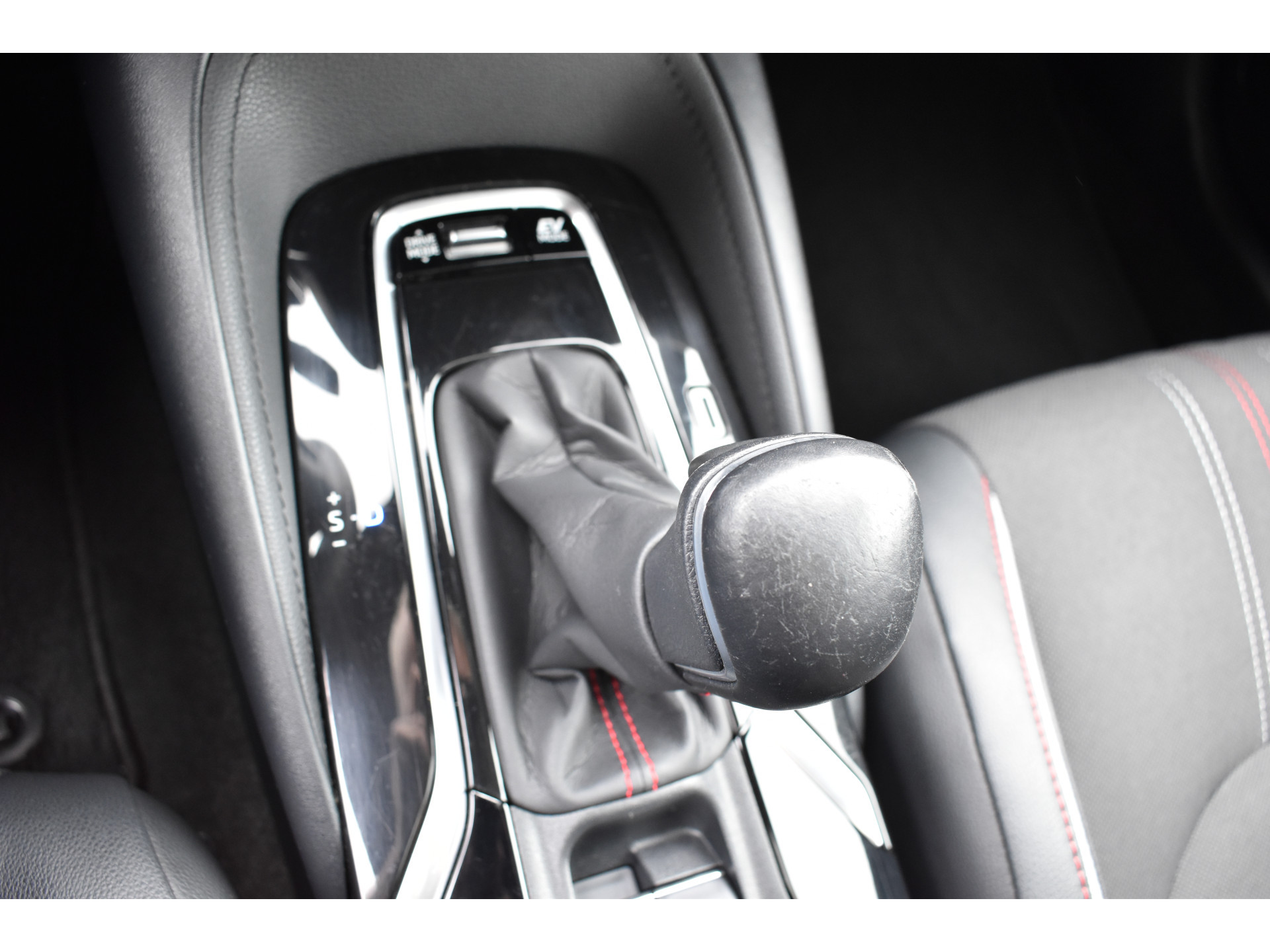 Toyota Corolla 2.0 Hybrid GR-Sport Plus Pano Bi-tone Automaat
