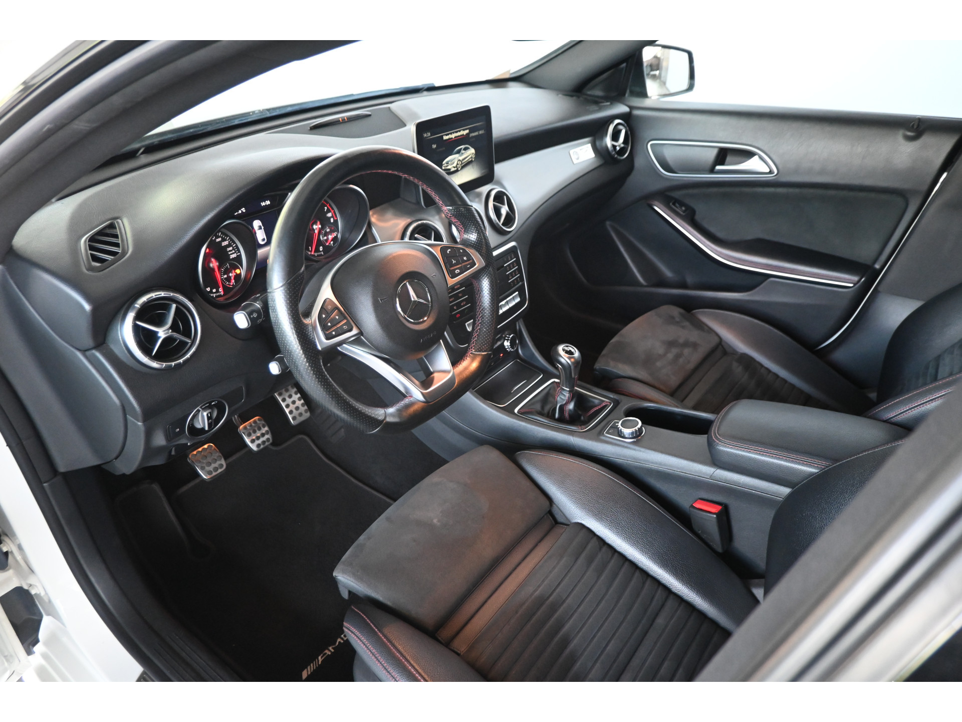 Mercedes-Benz CLA-klasse 180 AMG Night Edition Plus Clima Cruise Xenon LED Navigatie Inruil mogelijk