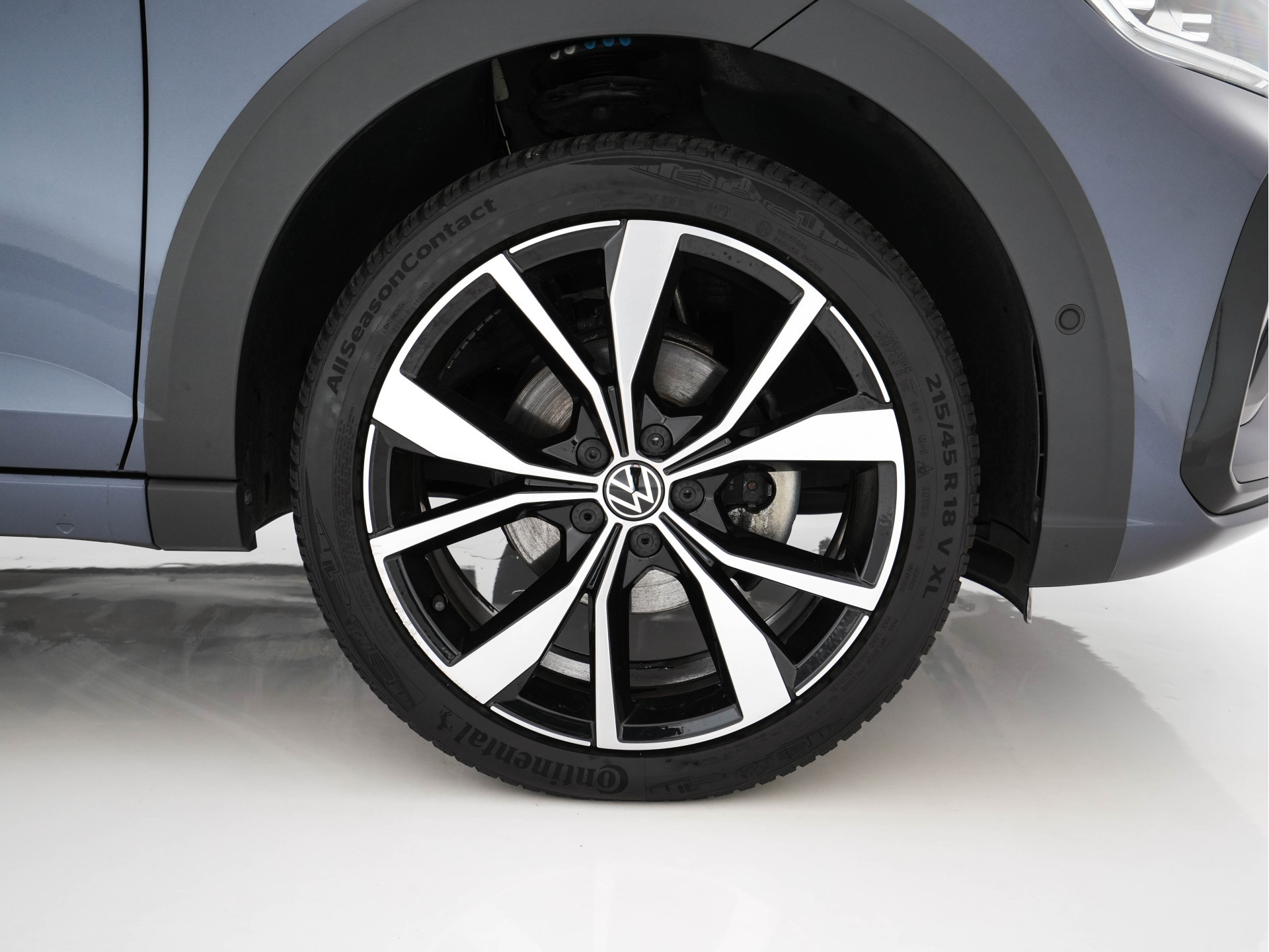 Volkswagen Taigo 1.5 TSI R-Line Aut. *PANO | ADAPTIVE-CRUISE | FULL-LED | BLINDSPOT | HEATED-SPORTSEATS | DIGI-COCKPIT | PRIVACY-GLASS | SHIFT-PADDLES | CAMERA | KEYLESS | NAVI-FULLMAP | ECC | PDC | 18''ALU*