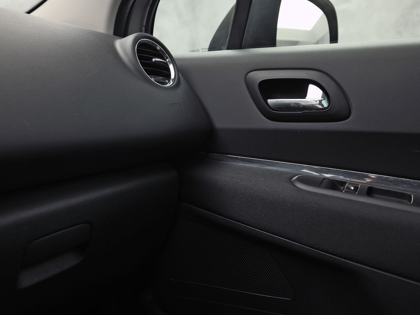 Peugeot 3008 1.2 PureTech Sport (PANORAMADAK, NAVIGATIE, CLIMATE, GETINT GLAS, SPORTSTOELEN, CRUISE, PARKEERSENSOREN, NIEUWSTAAT)